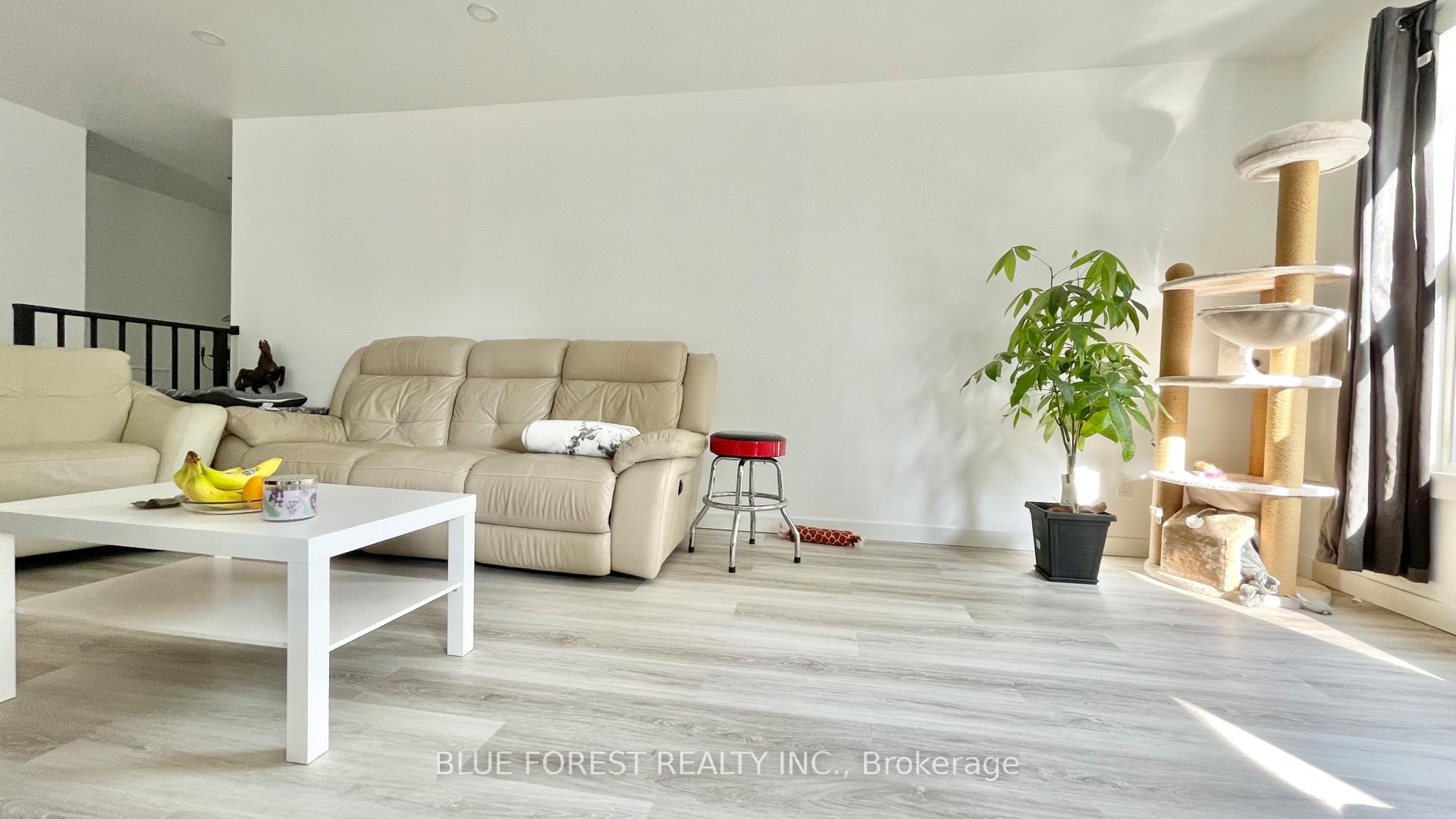 Photo 3 of 2-53 Tumbleweed Crescent, London, South X — HOMEH