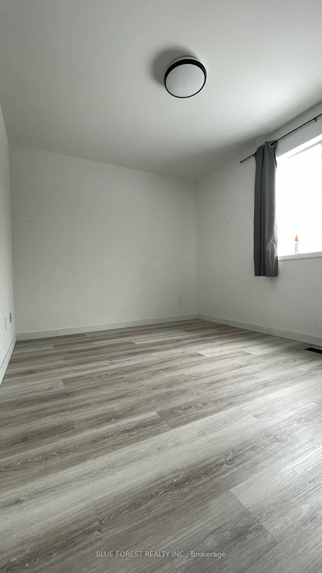 Photo 7 of 2-53 Tumbleweed Crescent, London, South X — HOMEH