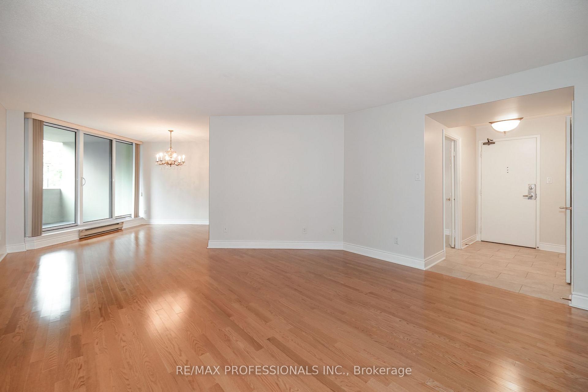 Photo 6 of Unit 105, 95 La Rose Avenue, Etobicoke, Humber Heights — HOMEH