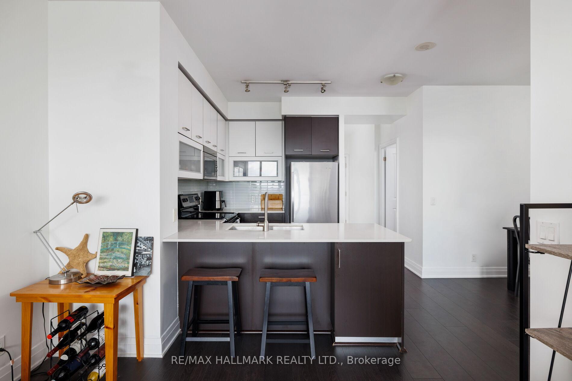 Photo 5 of Unit 1401, 530 St Clair Avenue W, Toronto, Humewood-Cedarvale — HOMEH