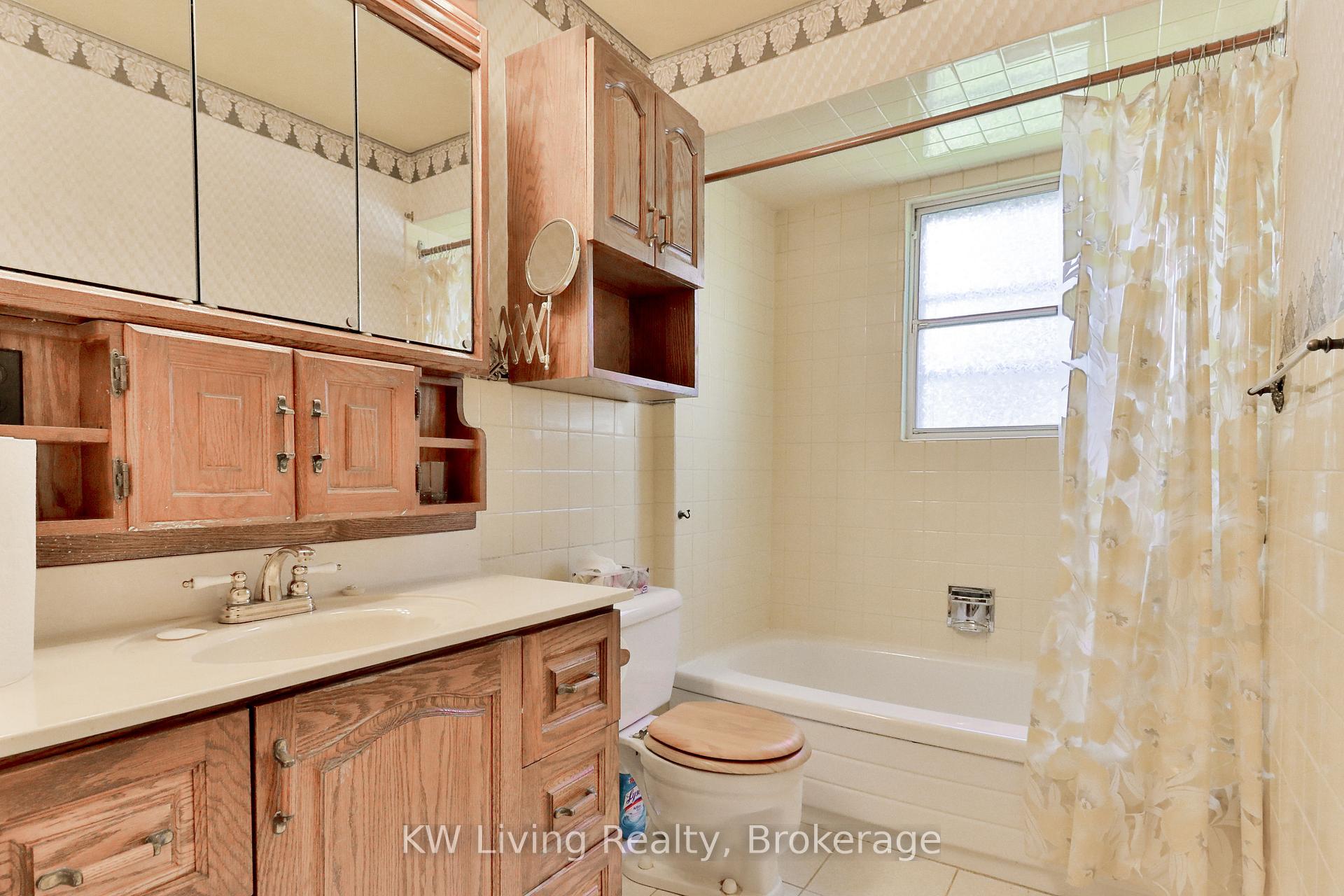 Photo 11 of 599 Durie Street, Toronto, Runnymede-Bloor West Village — HOMEH