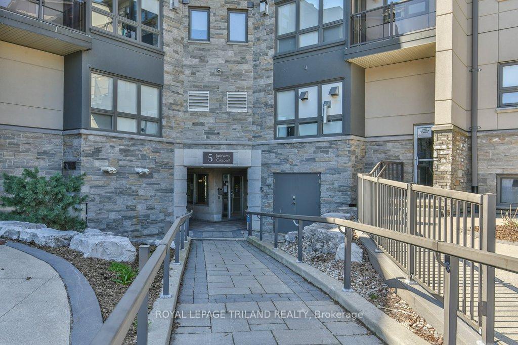 Photo 3 of Unit 104, 5 Jacksway Crescent, London, North G — HOMEH