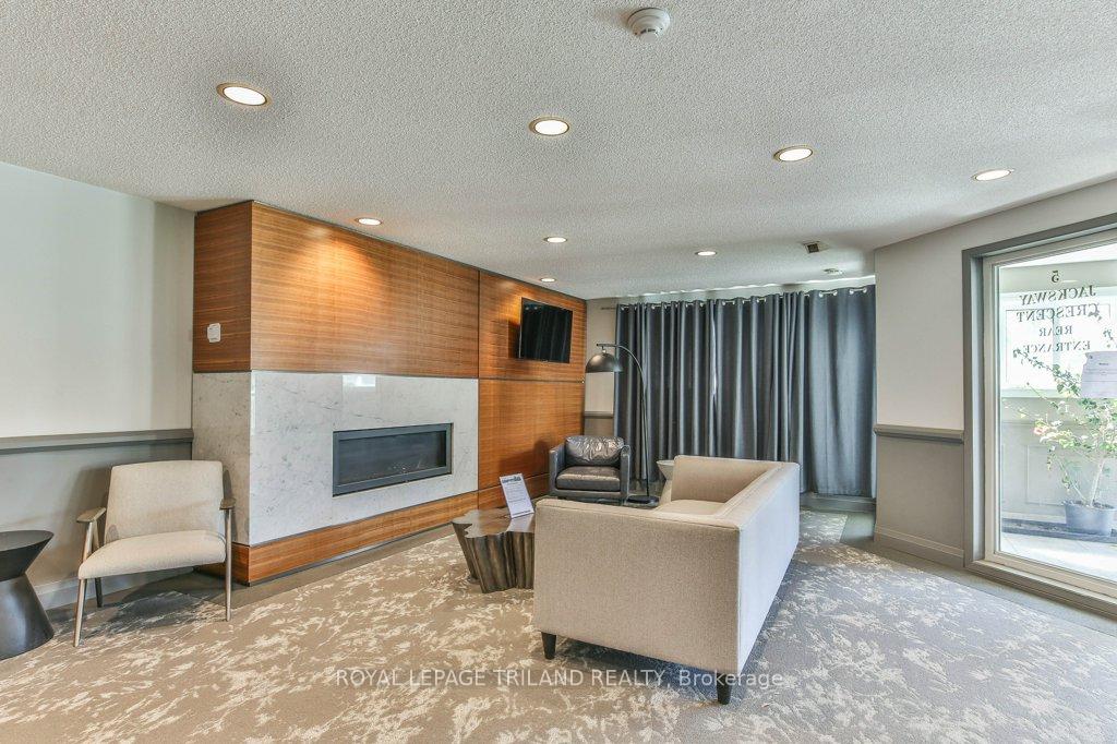 Photo 6 of Unit 104, 5 Jacksway Crescent, London, North G — HOMEH