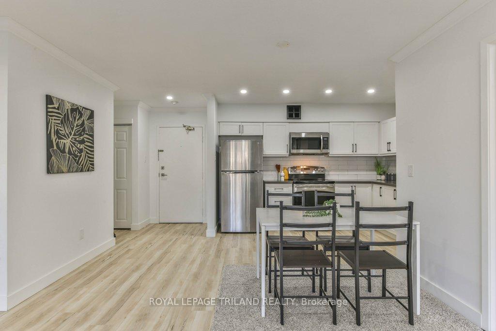 Photo 11 of Unit 104, 5 Jacksway Crescent, London, North G — HOMEH