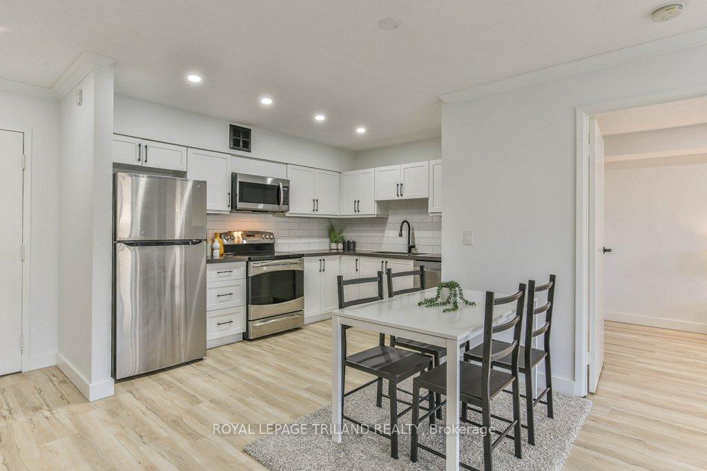 Photo 12 of Unit 104, 5 Jacksway Crescent, London, North G — HOMEH