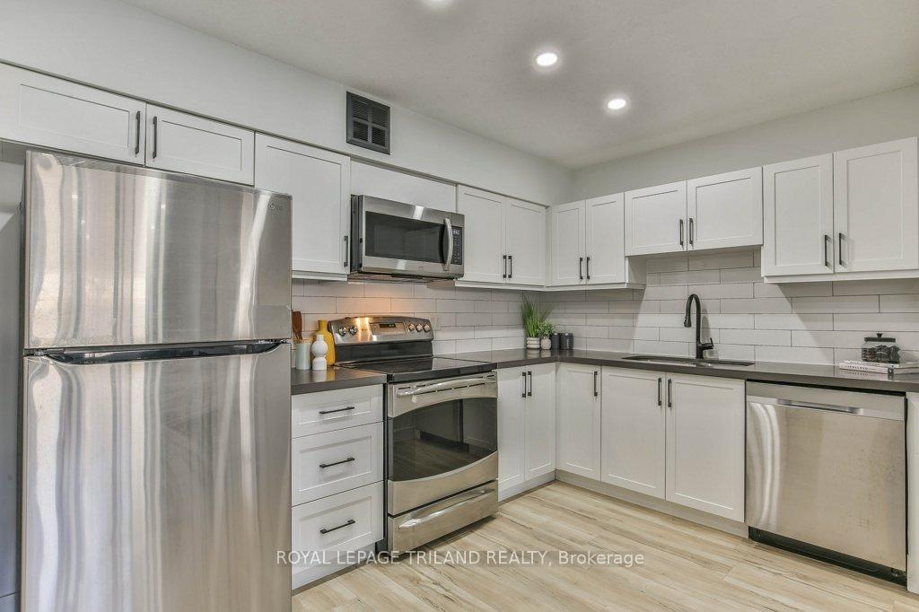 Photo 13 of Unit 104, 5 Jacksway Crescent, London, North G — HOMEH