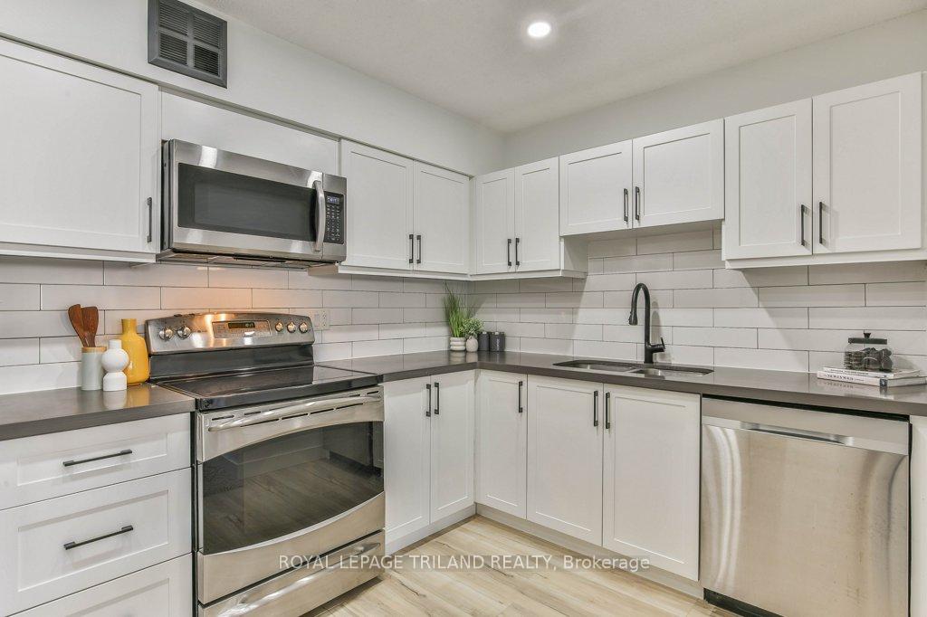 Photo 15 of Unit 104, 5 Jacksway Crescent, London, North G — HOMEH