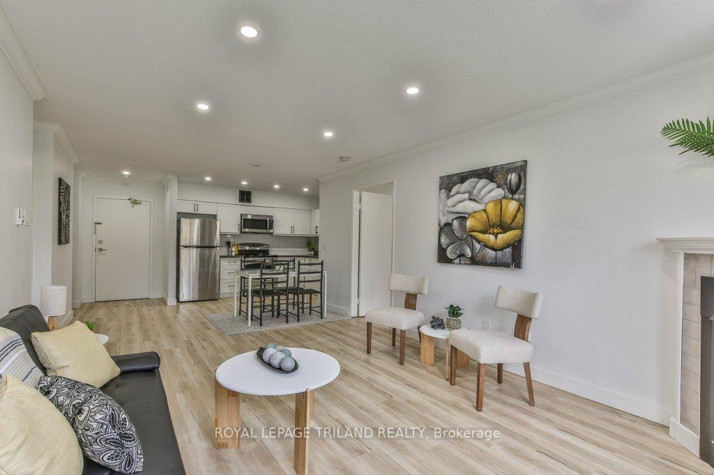 Photo 21 of Unit 104, 5 Jacksway Crescent, London, North G — HOMEH