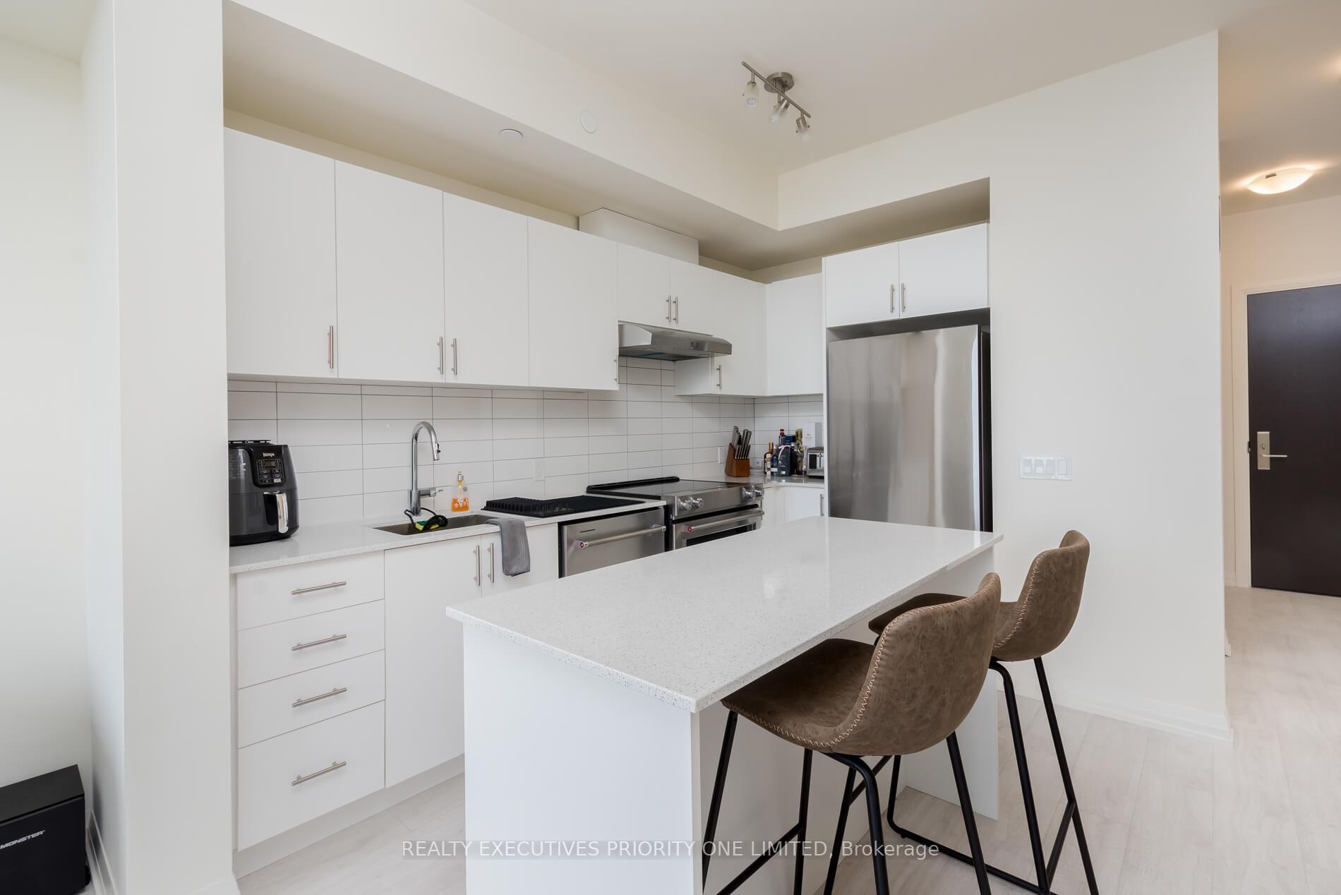 Photo 8 of Unit 923, 9000 Jane Street, Vaughan, Vellore Village — HOMEH