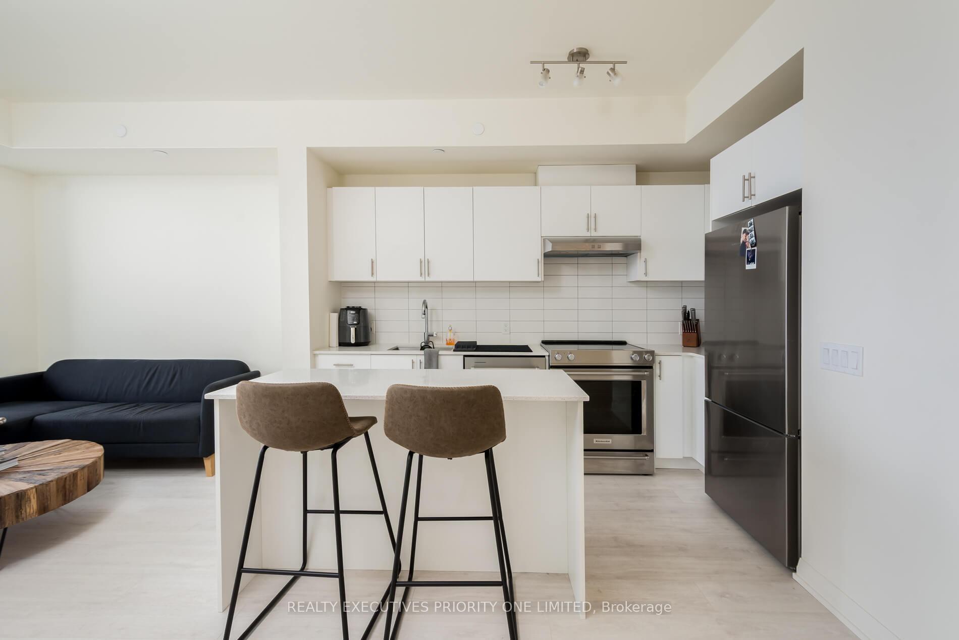 Photo 10 of Unit 923, 9000 Jane Street, Vaughan, Vellore Village — HOMEH