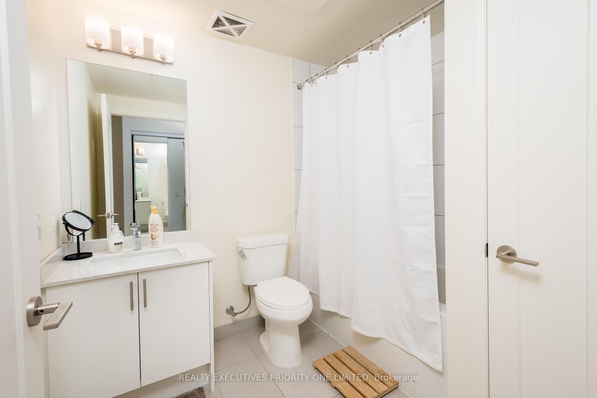 Photo 18 of Unit 923, 9000 Jane Street, Vaughan, Vellore Village — HOMEH