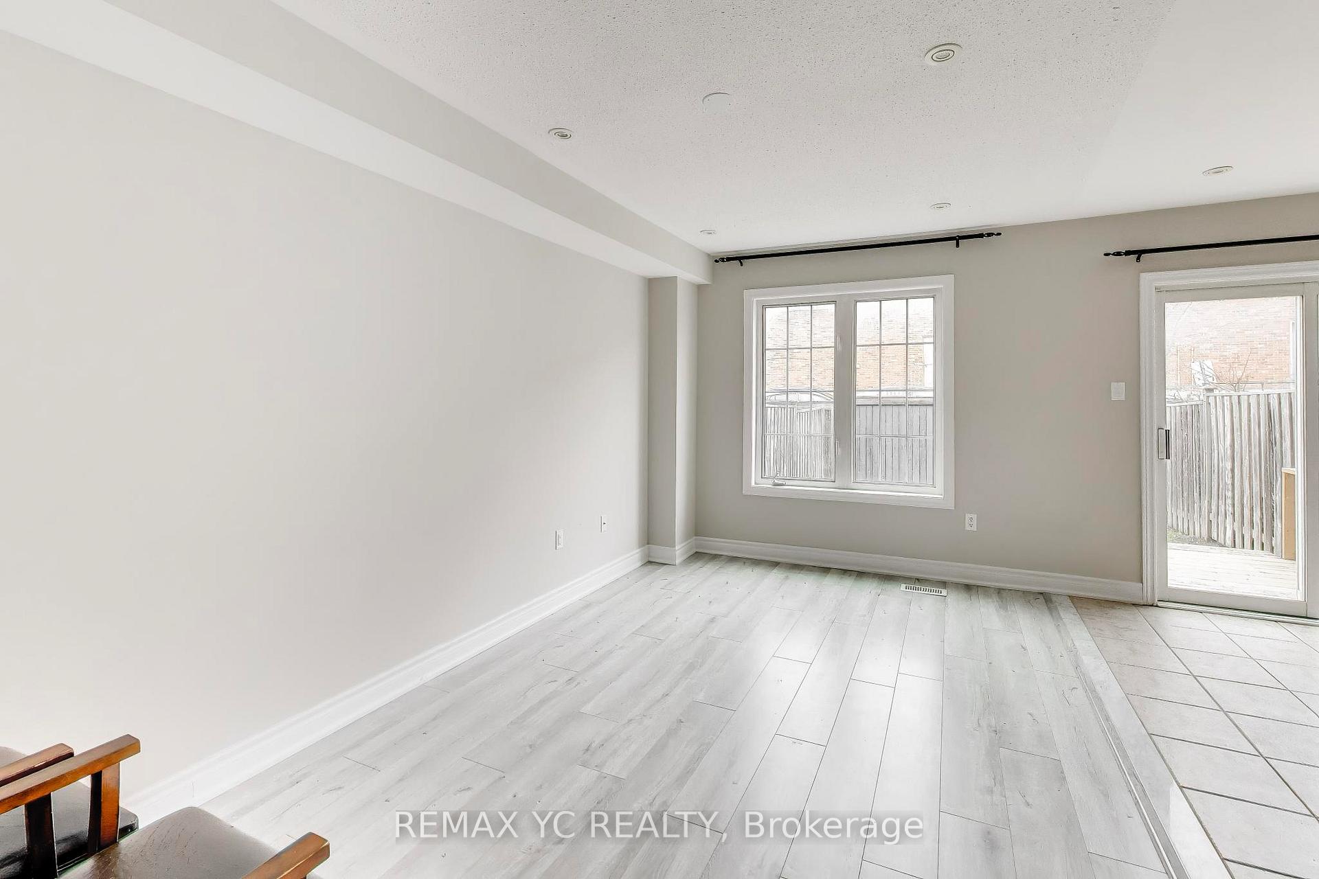 Photo 4 of 151 Amulet Crescent, Richmond Hill, Rouge Woods — HOMEH