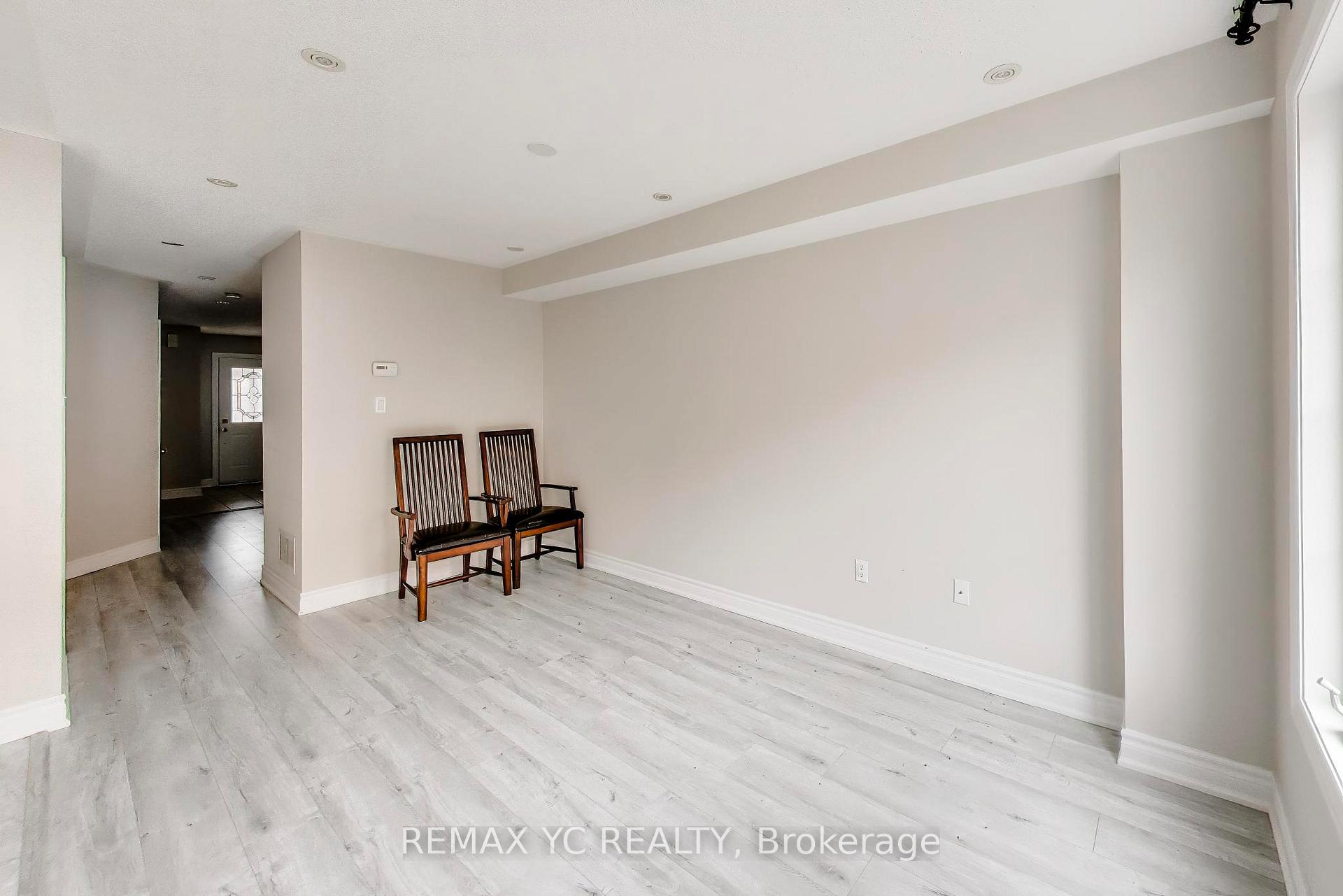 Photo 5 of 151 Amulet Crescent, Richmond Hill, Rouge Woods — HOMEH