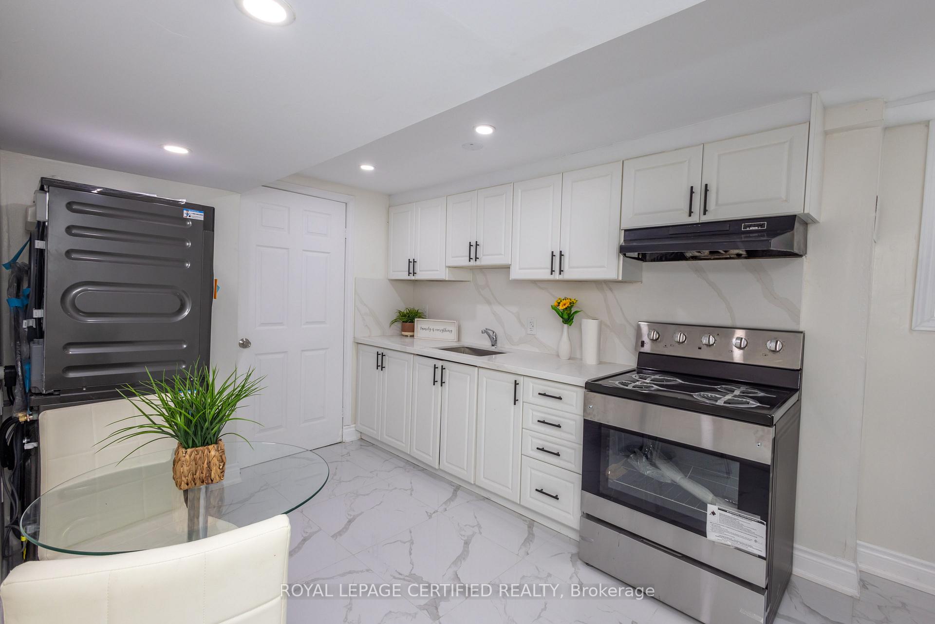 Photo of Unit Bsmt, 111 Limeridge Road W