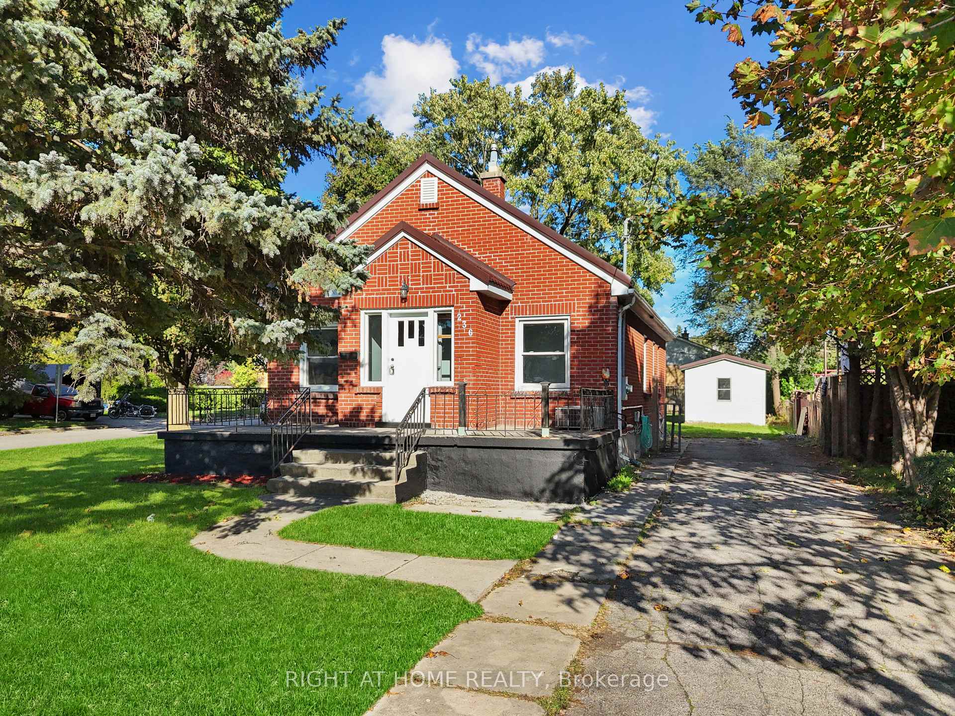 Photo of 236 Highbury Avenue N