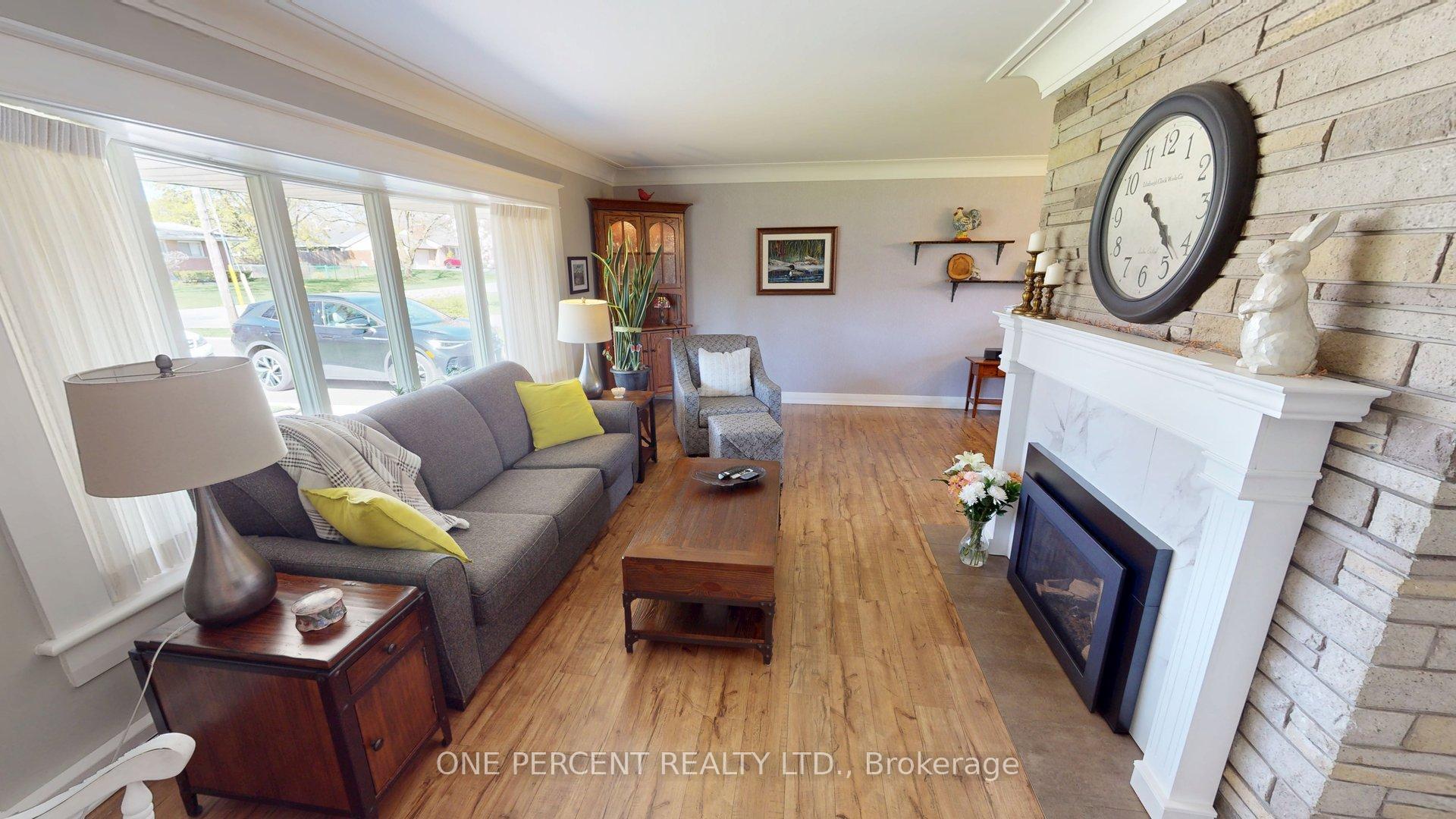 Photo 3 of 16 Daleview Crescent, Pelham, Fonthill — HOMEH