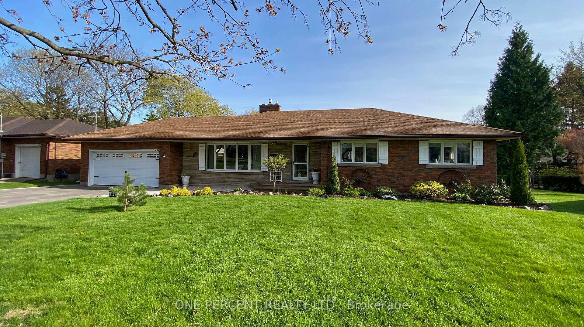 Photo 2 of 16 Daleview Crescent, Pelham, Fonthill — HOMEH
