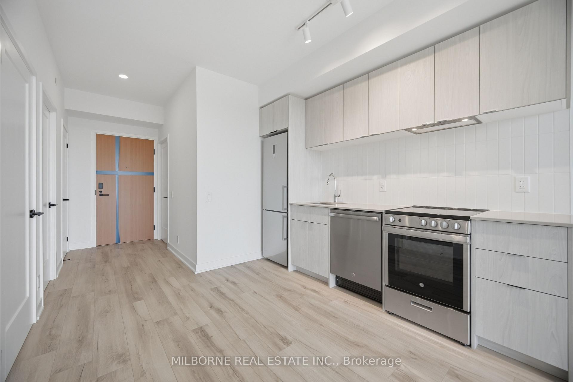 Photo 4 of Unit 905, 1660 Bloor Street W, Toronto, High Park North — HOMEH