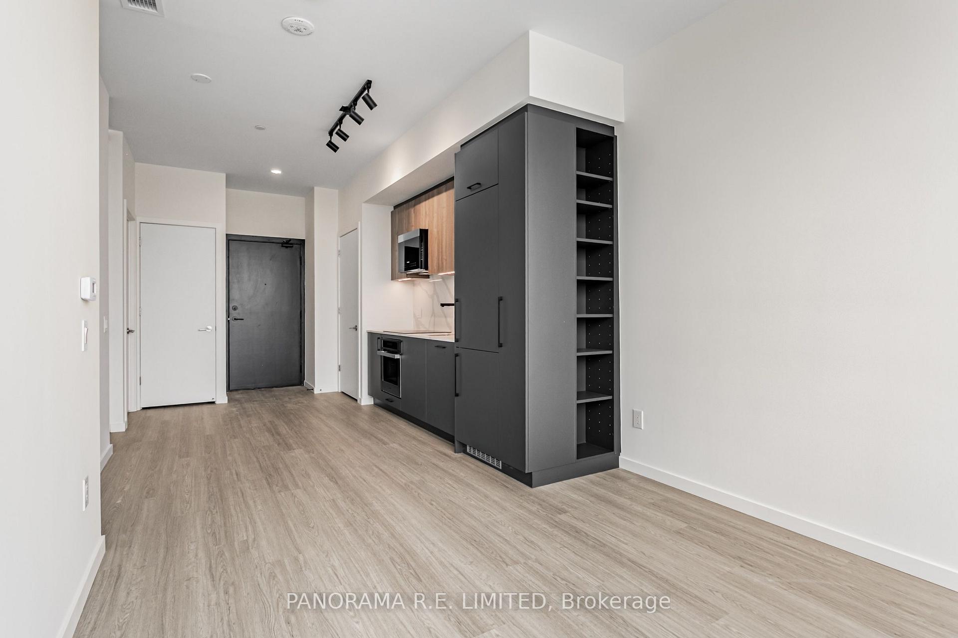 Photo 5 of Unit PH817, 689 The Queensway, Etobicoke, Stonegate-Queensway — HOMEH