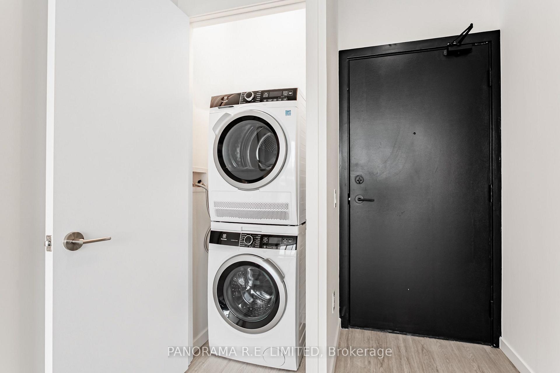 Photo 11 of Unit PH817, 689 The Queensway, Etobicoke, Stonegate-Queensway — HOMEH