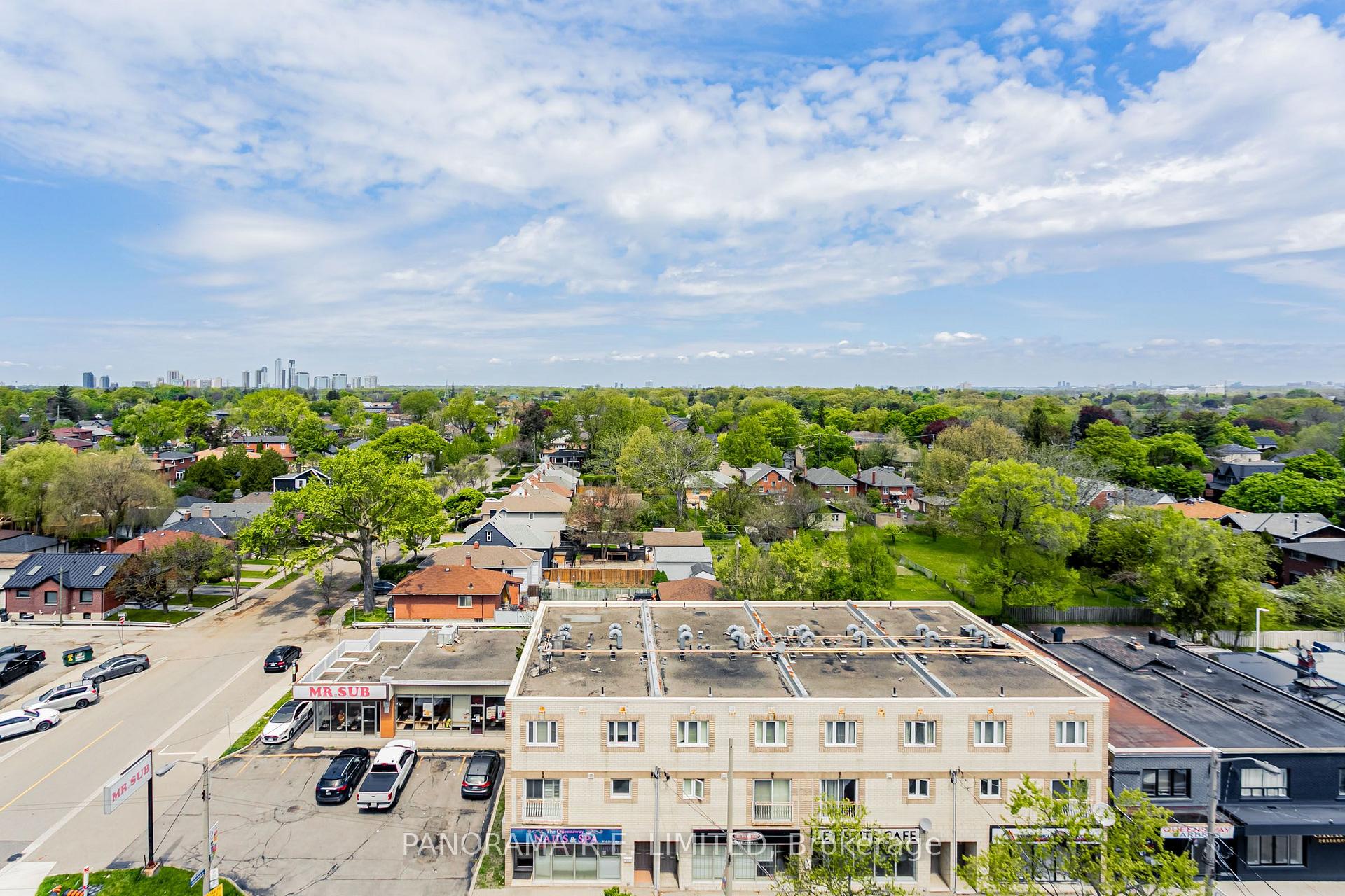 Photo 15 of Unit PH817, 689 The Queensway, Etobicoke, Stonegate-Queensway — HOMEH