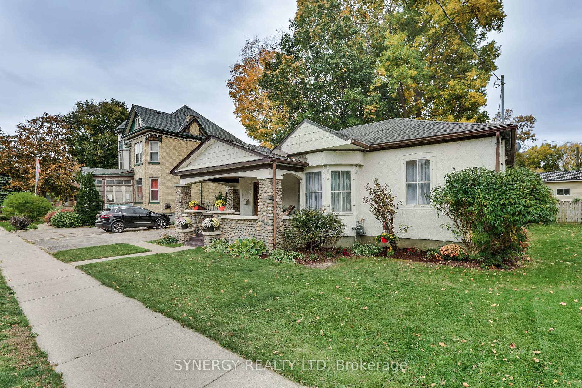 Photo 2 of 210 Albert Street, Strathroy-Caradoc, NW — HOMEH