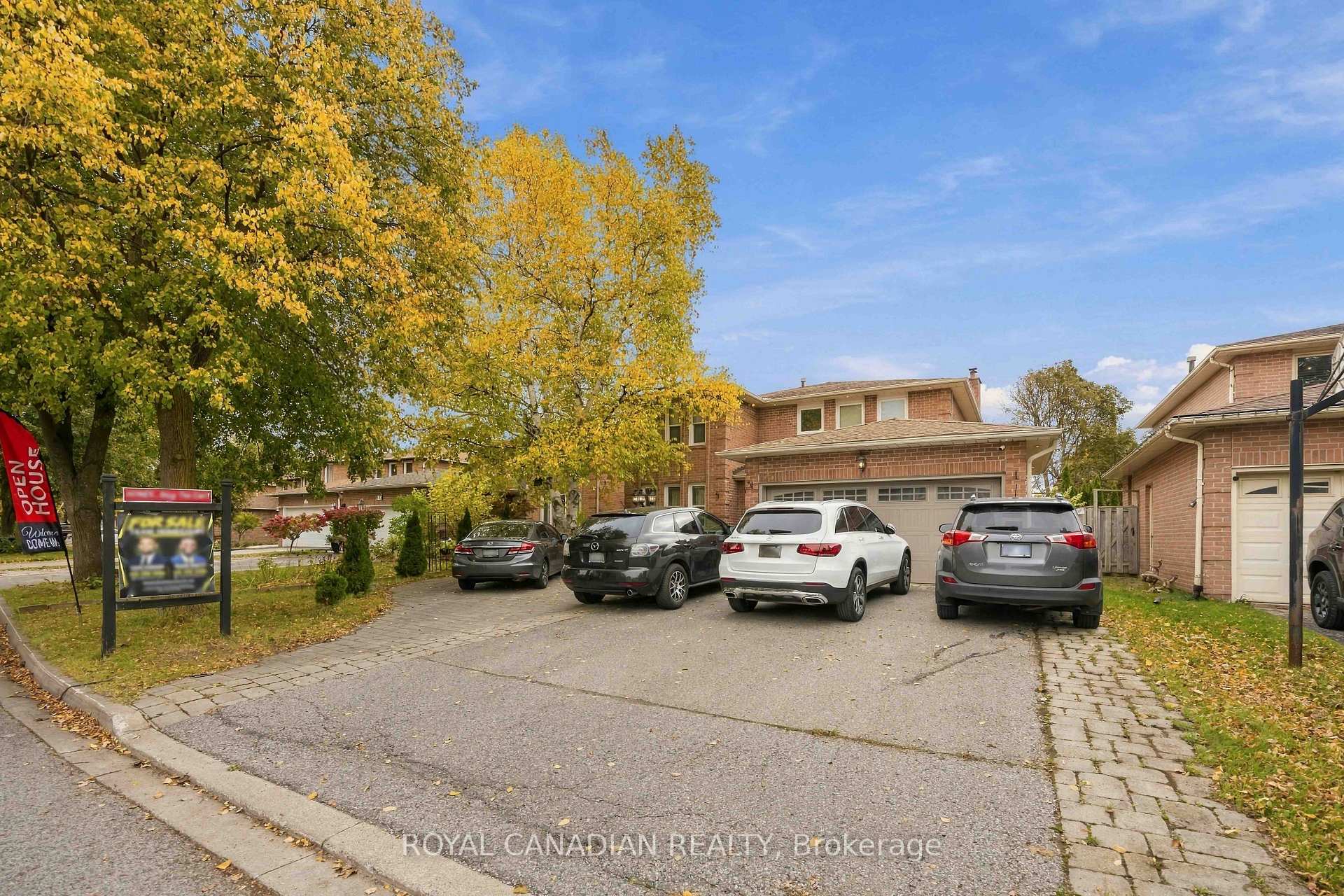 Photo 3 of 135 Tilman Circle, Markham, Markham Village — HOMEH