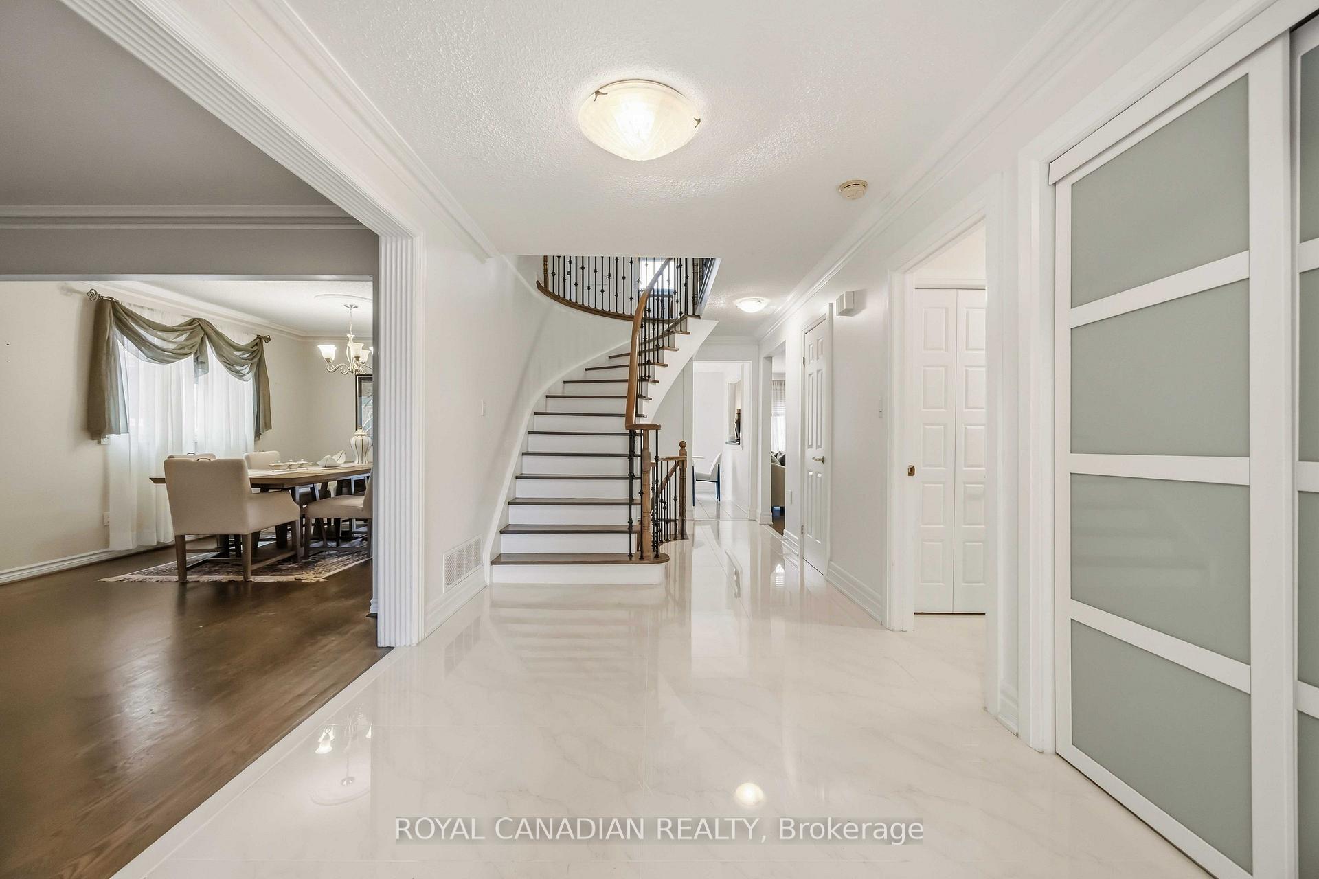 Photo 6 of 135 Tilman Circle, Markham, Markham Village — HOMEH