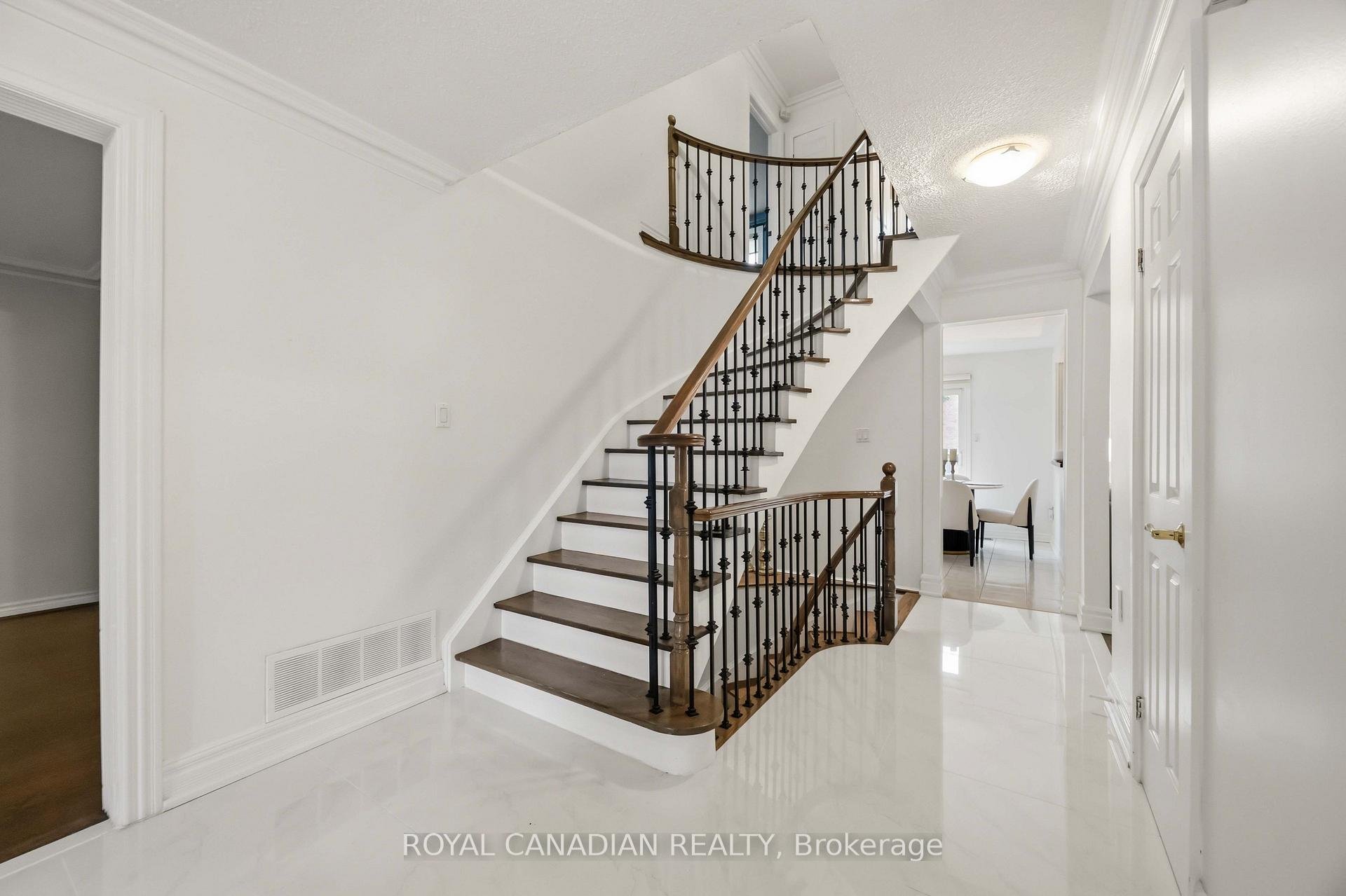 Photo 7 of 135 Tilman Circle, Markham, Markham Village — HOMEH