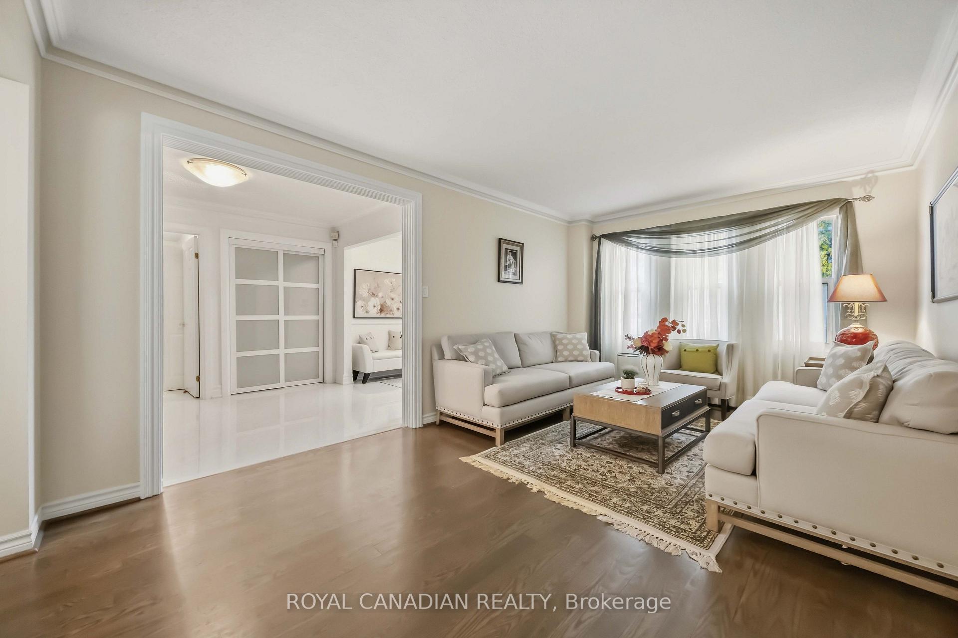Photo 9 of 135 Tilman Circle, Markham, Markham Village — HOMEH