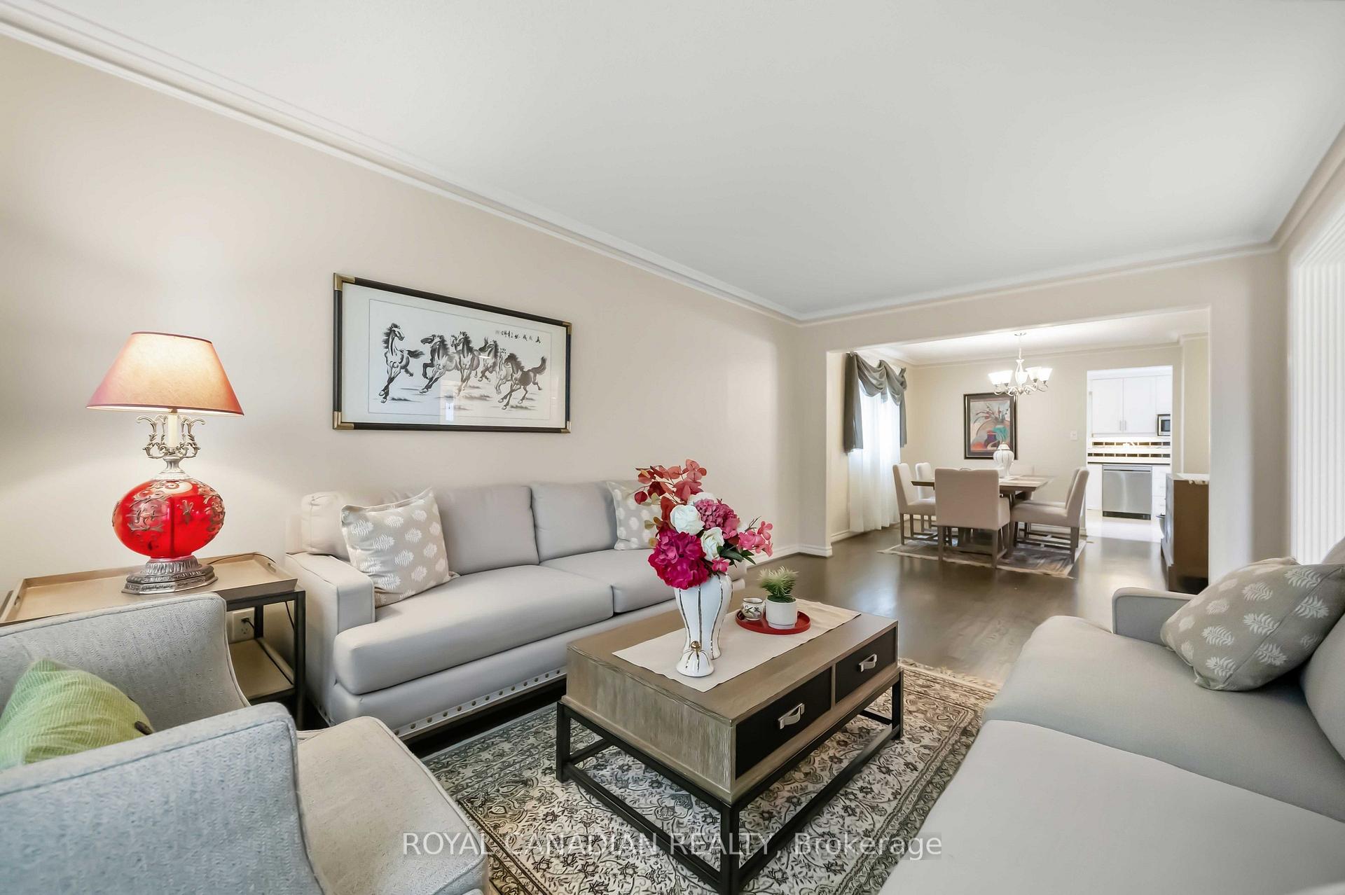 Photo 11 of 135 Tilman Circle, Markham, Markham Village — HOMEH