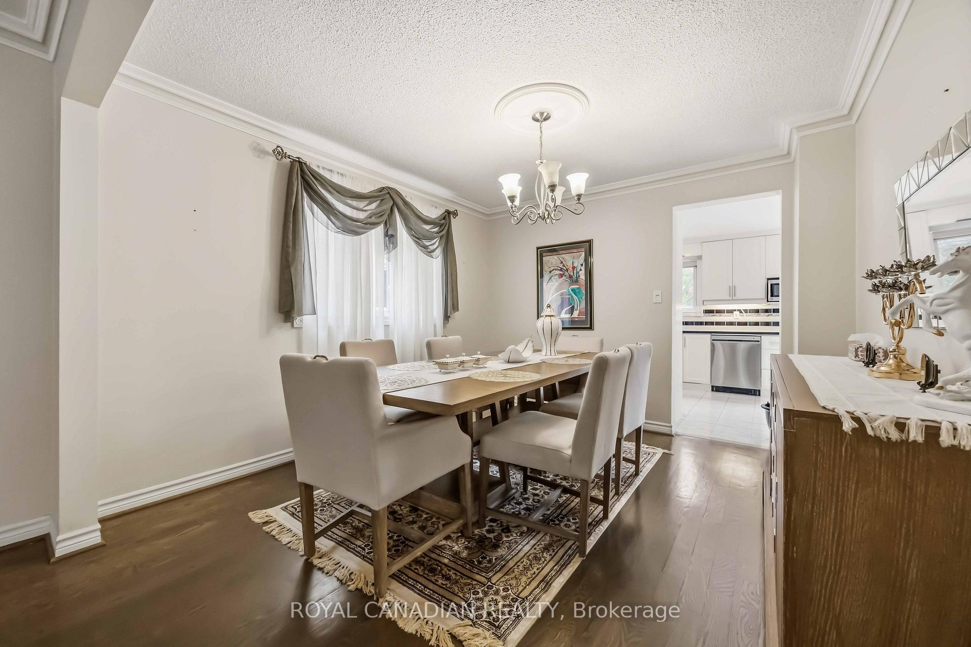 Photo 12 of 135 Tilman Circle, Markham, Markham Village — HOMEH