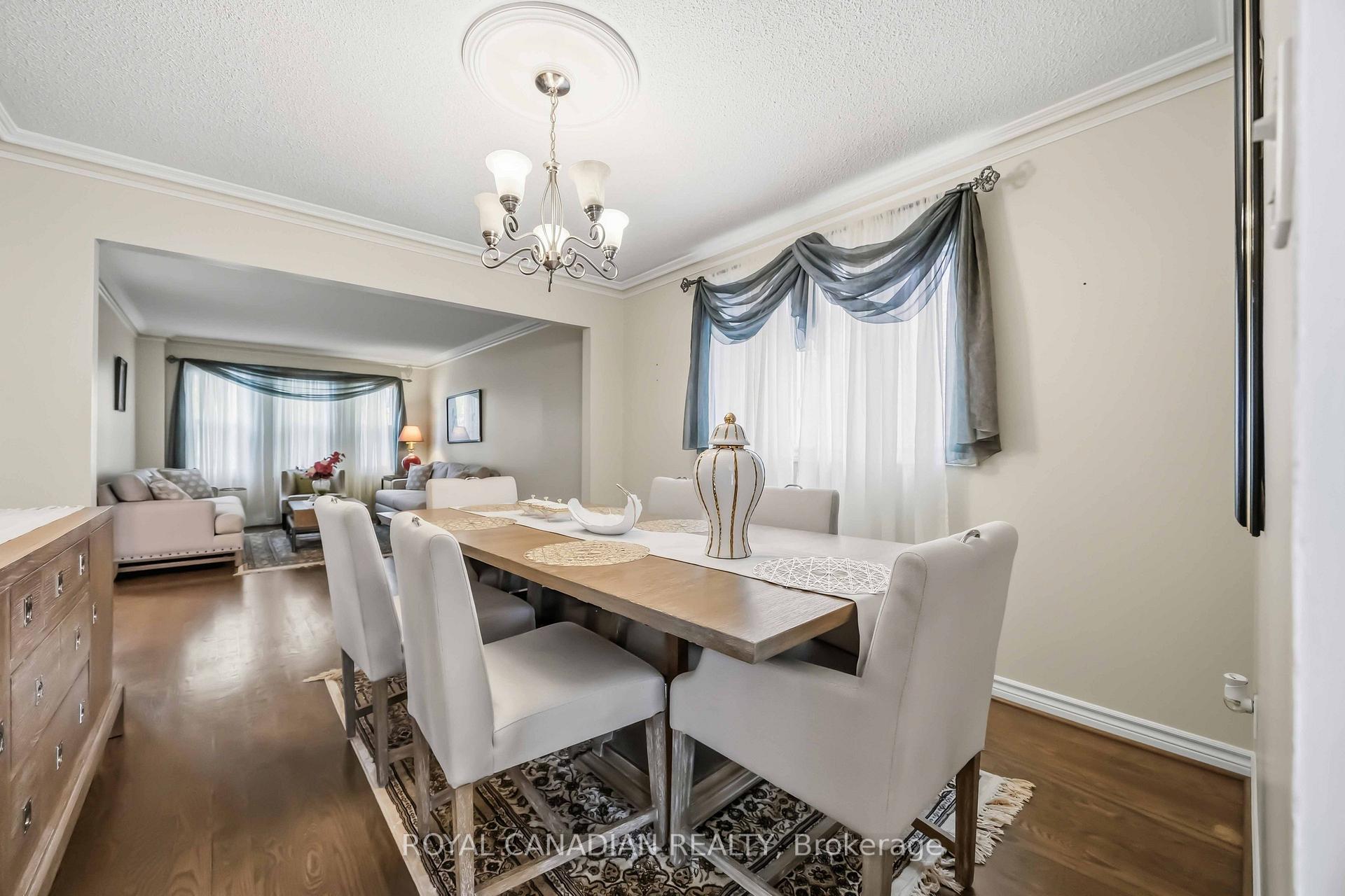 Photo 14 of 135 Tilman Circle, Markham, Markham Village — HOMEH