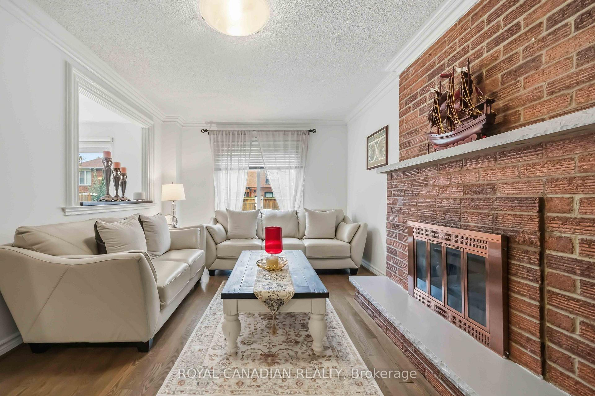 Photo 16 of 135 Tilman Circle, Markham, Markham Village — HOMEH