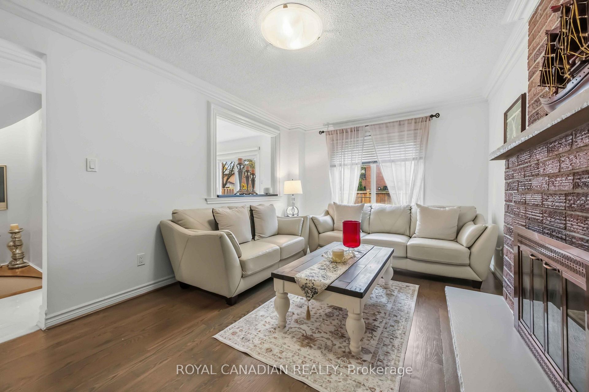 Photo 17 of 135 Tilman Circle, Markham, Markham Village — HOMEH