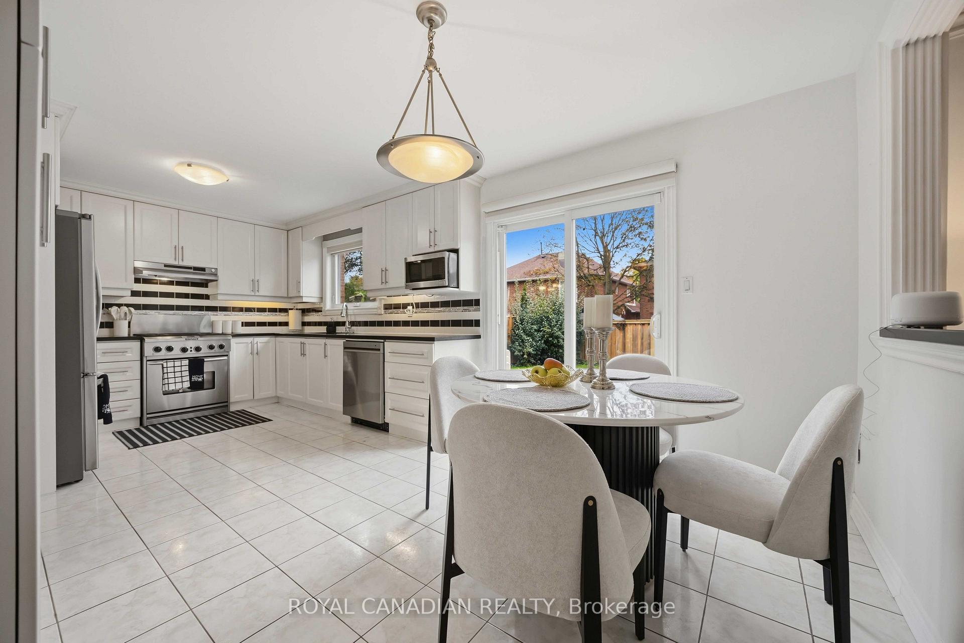 Photo 19 of 135 Tilman Circle, Markham, Markham Village — HOMEH