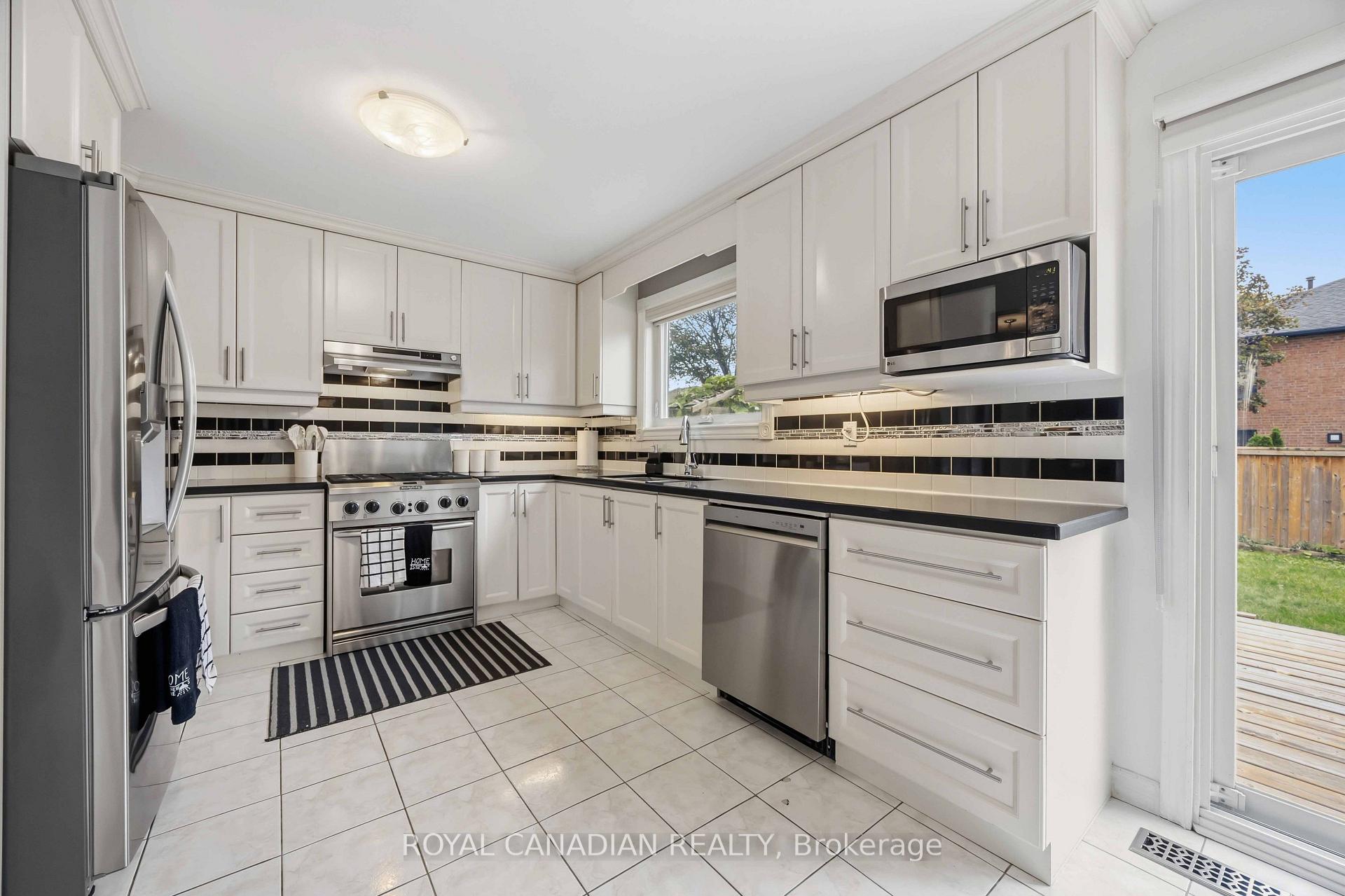 Photo 21 of 135 Tilman Circle, Markham, Markham Village — HOMEH