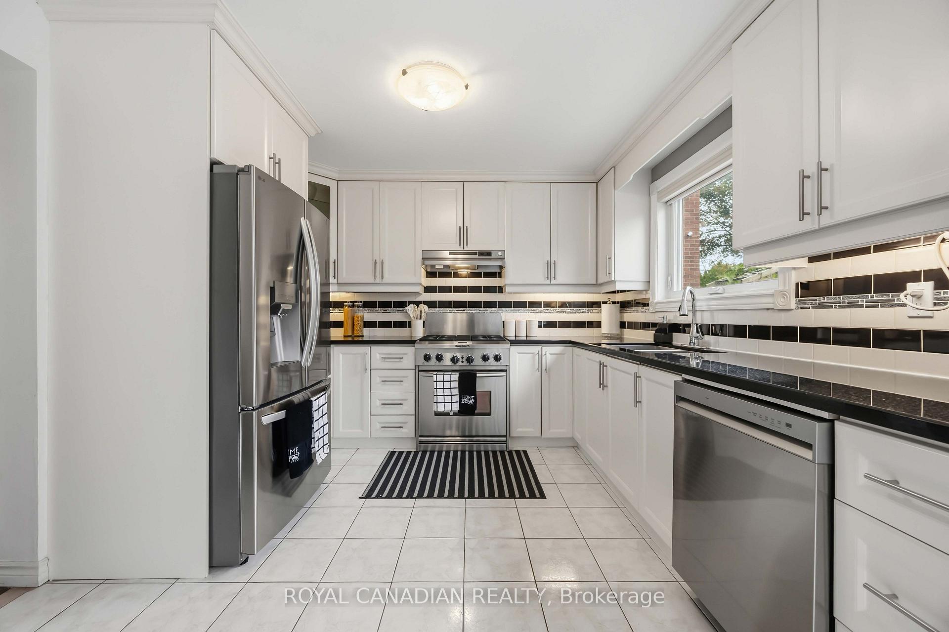 Photo 22 of 135 Tilman Circle, Markham, Markham Village — HOMEH