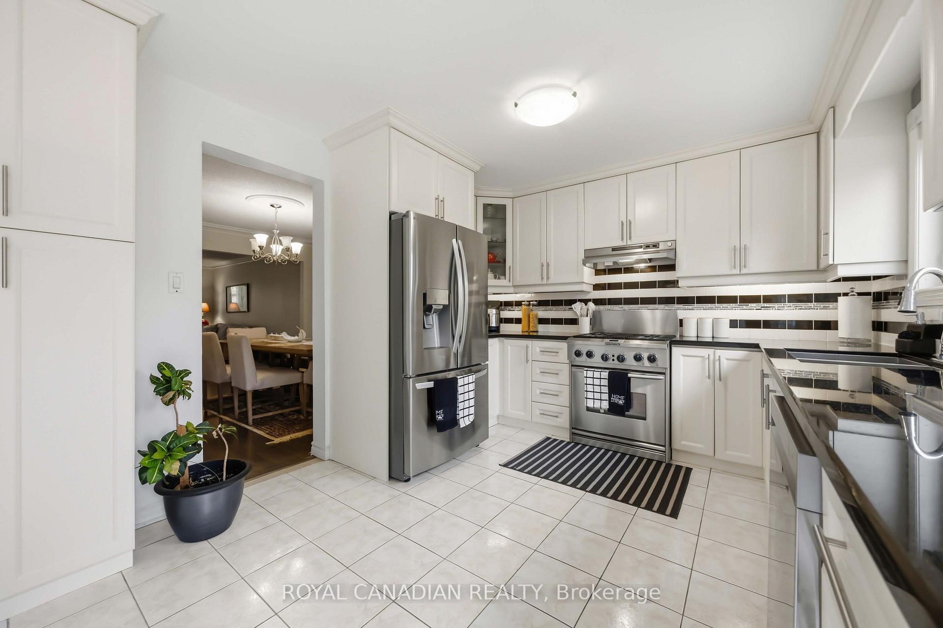 Photo 23 of 135 Tilman Circle, Markham, Markham Village — HOMEH