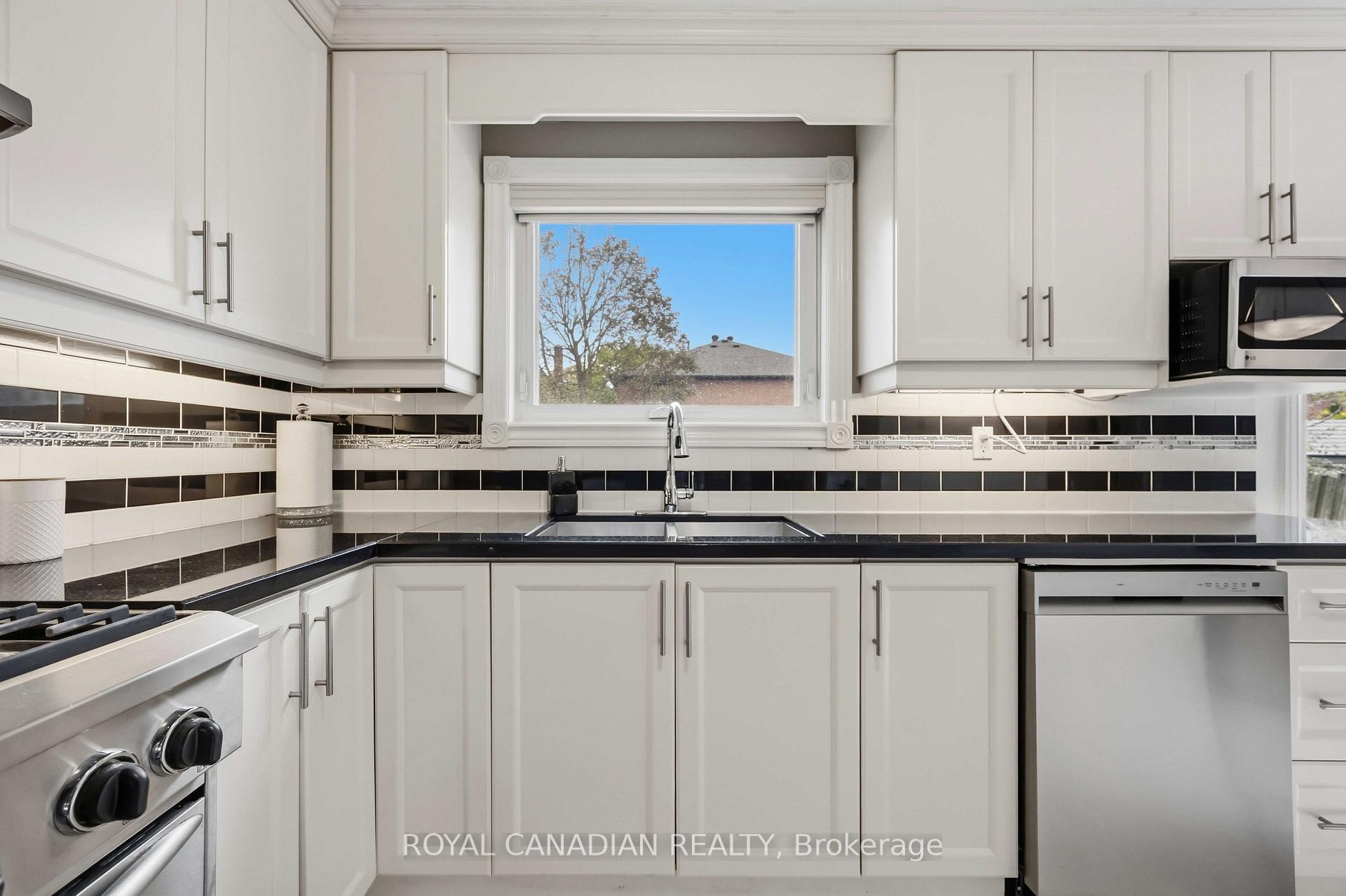 Photo 24 of 135 Tilman Circle, Markham, Markham Village — HOMEH