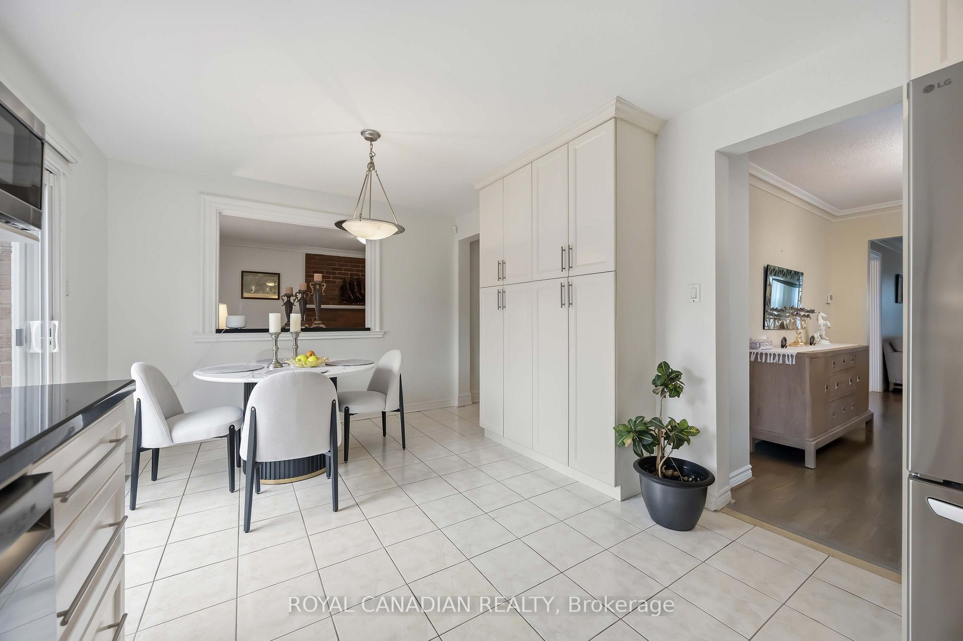 Photo 25 of 135 Tilman Circle, Markham, Markham Village — HOMEH