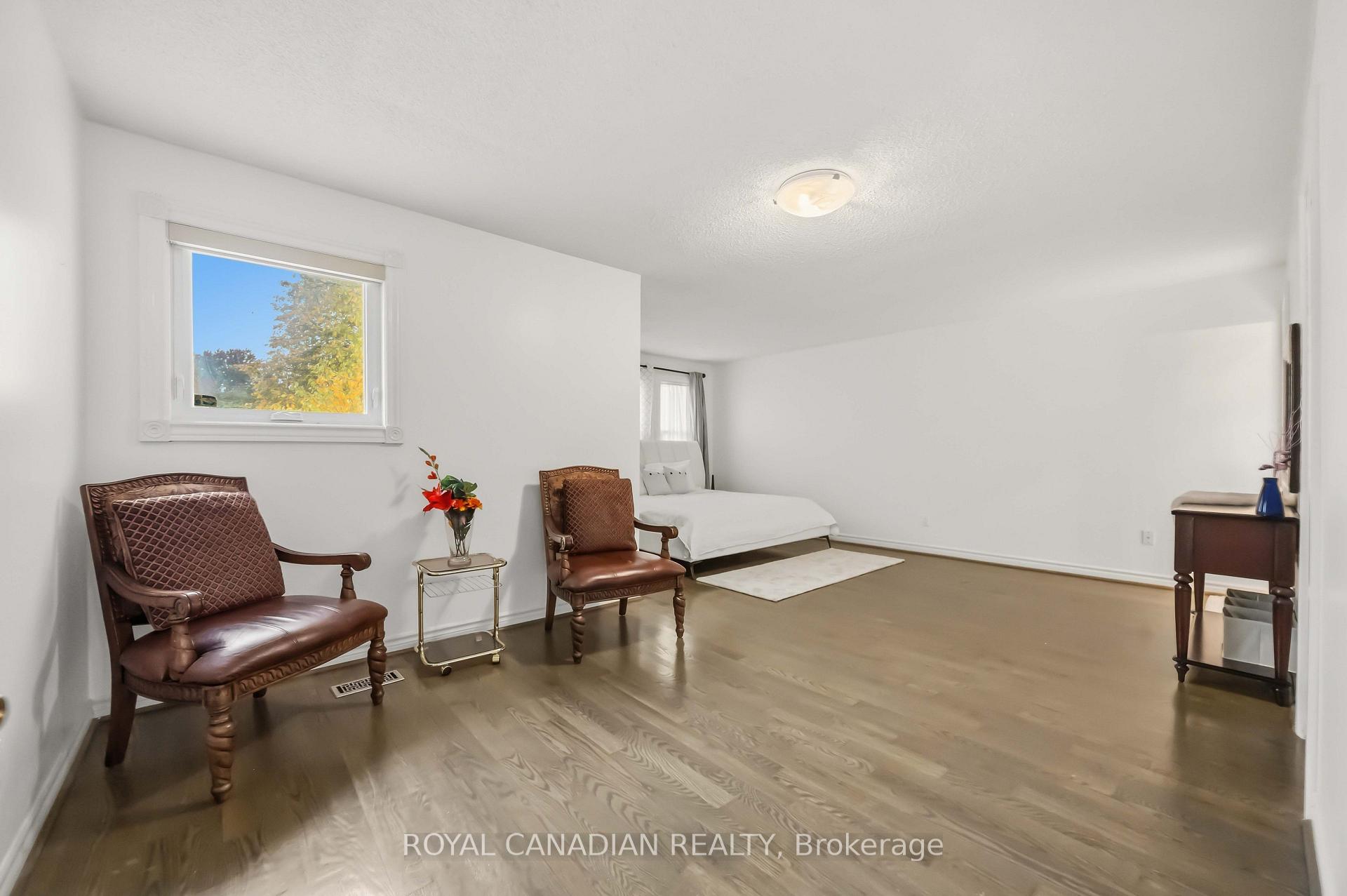 Photo 33 of 135 Tilman Circle, Markham, Markham Village — HOMEH