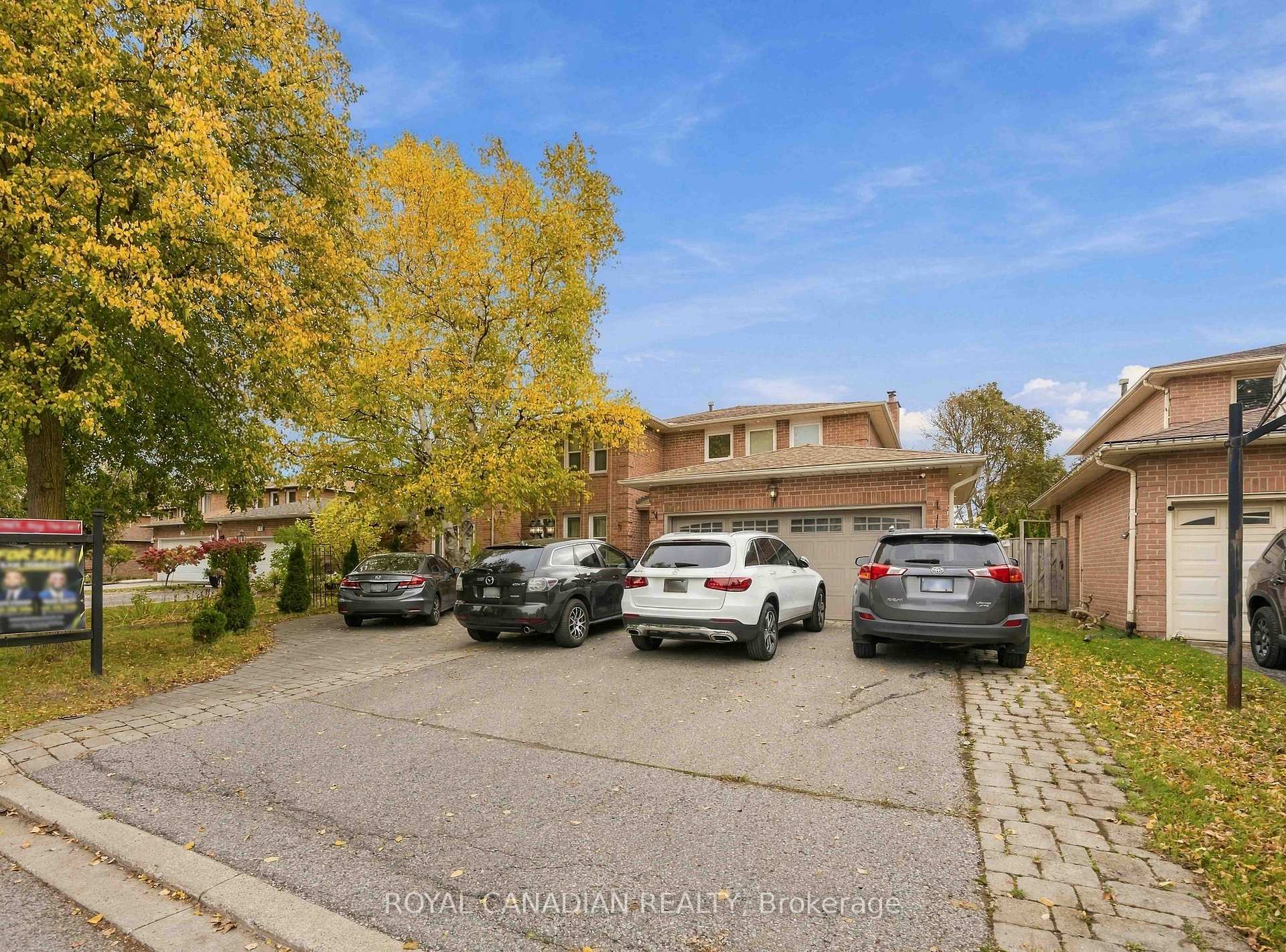 Photo 4 of 135 Tilman Circle, Markham, Markham Village — HOMEH