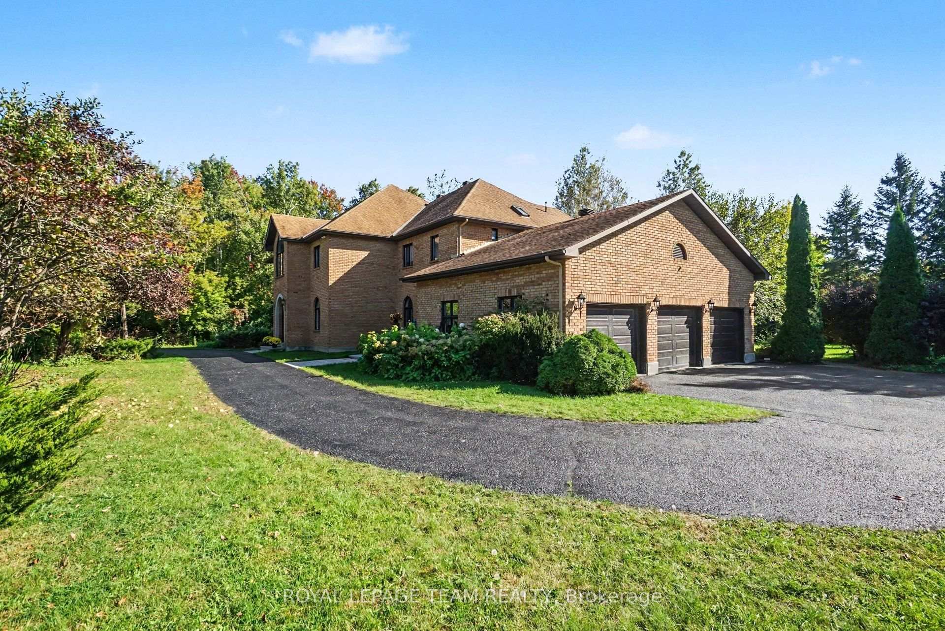 Photo 4 of 30 Spring Cress Drive, Ottawa, Cedar Hill/Orchard Estates — HOMEH