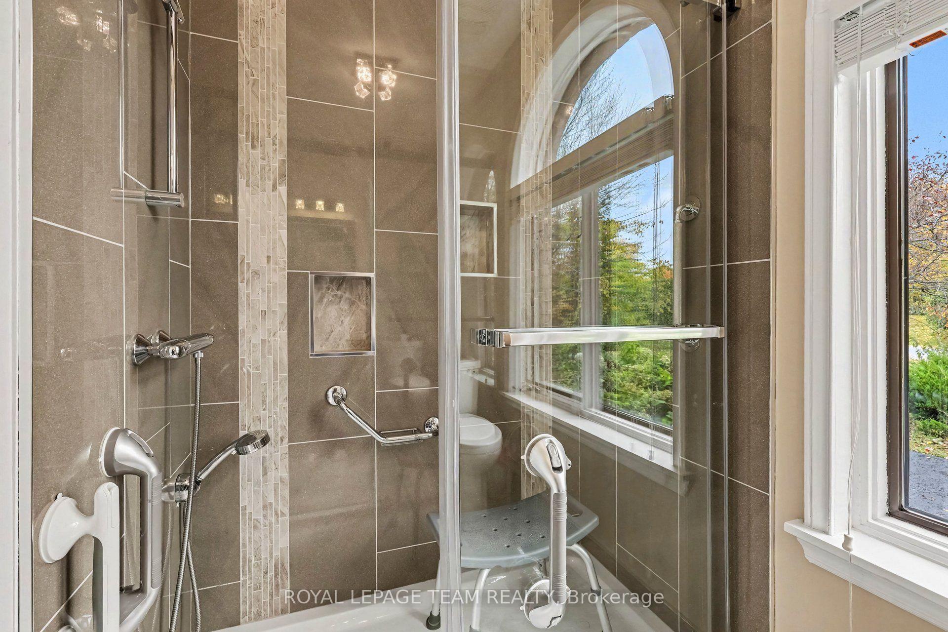 Photo 21 of 30 Spring Cress Drive, Ottawa, Cedar Hill/Orchard Estates — HOMEH
