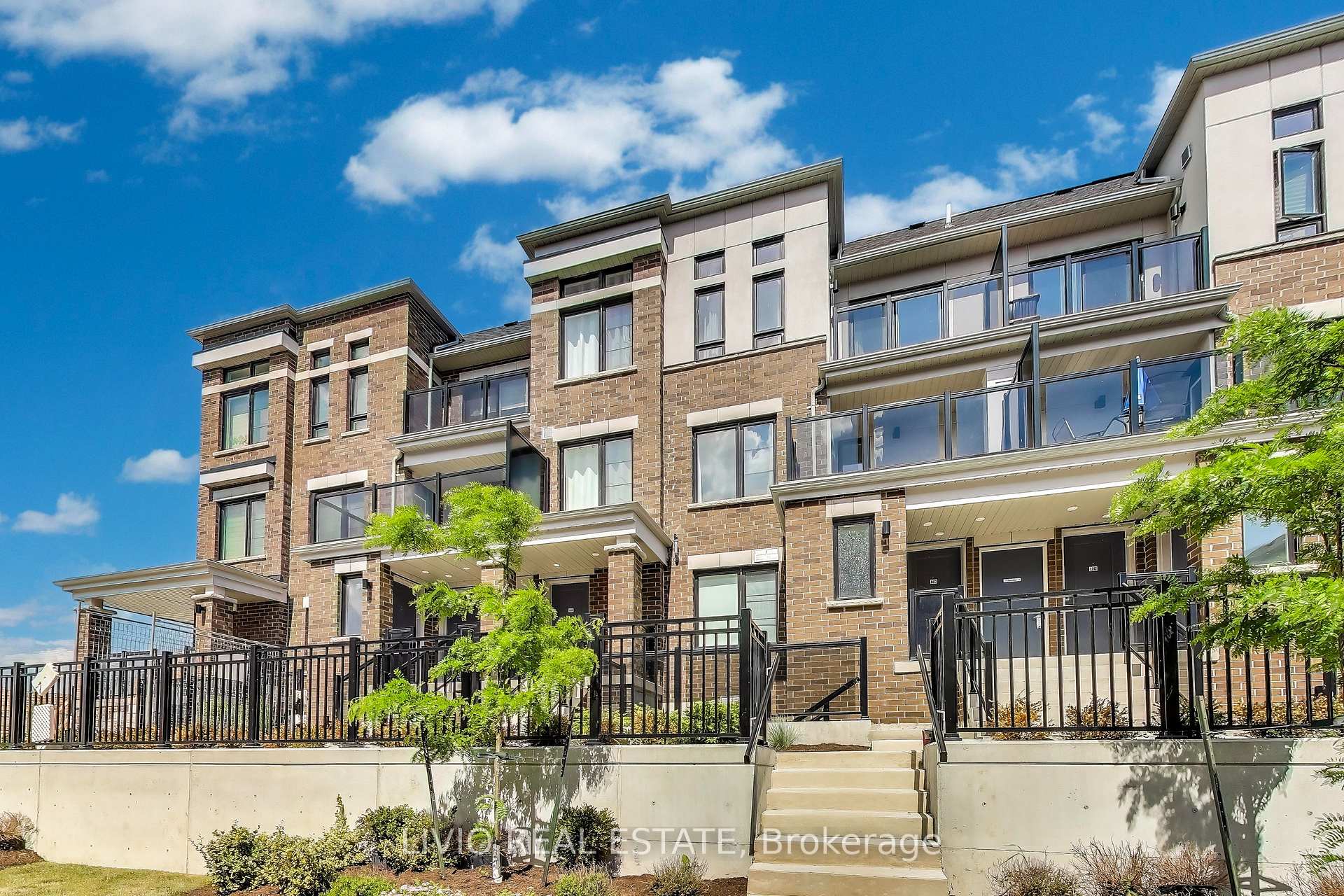 Photo 2 of Unit A, 14 Lookout Drive, Clarington, Bowmanville — HOMEH