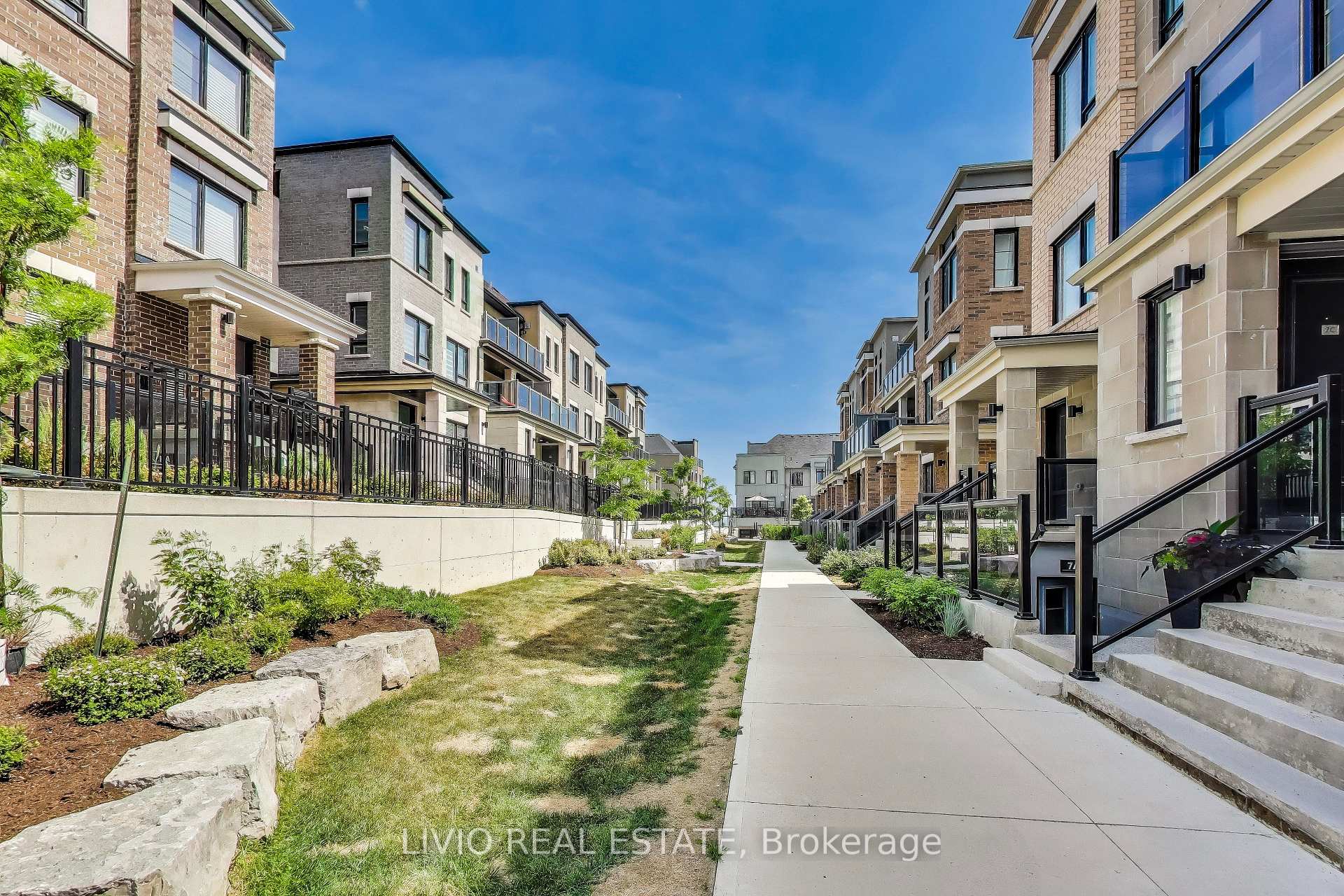 Photo 3 of Unit A, 14 Lookout Drive, Clarington, Bowmanville — HOMEH
