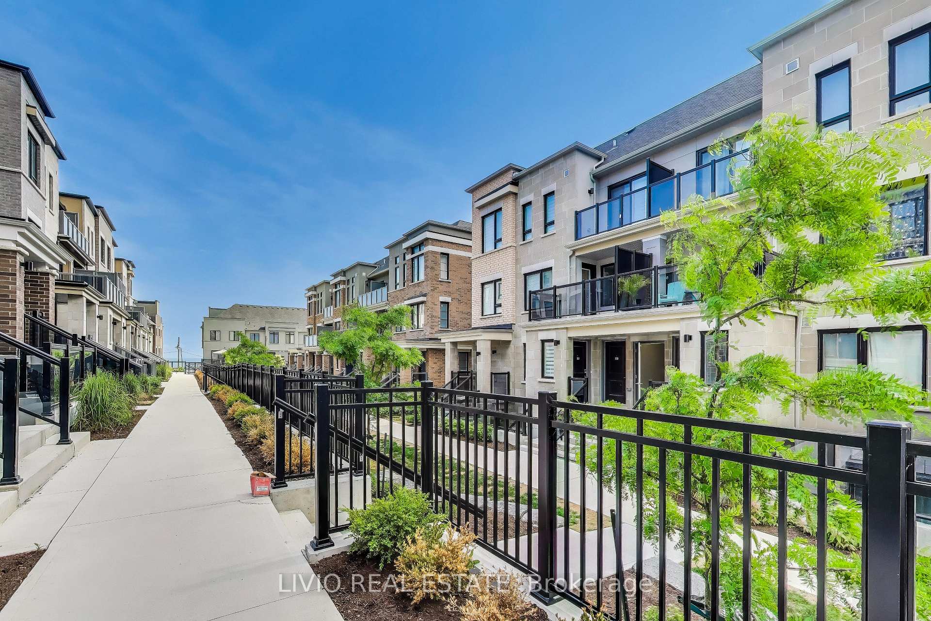 Photo 4 of Unit A, 14 Lookout Drive, Clarington, Bowmanville — HOMEH