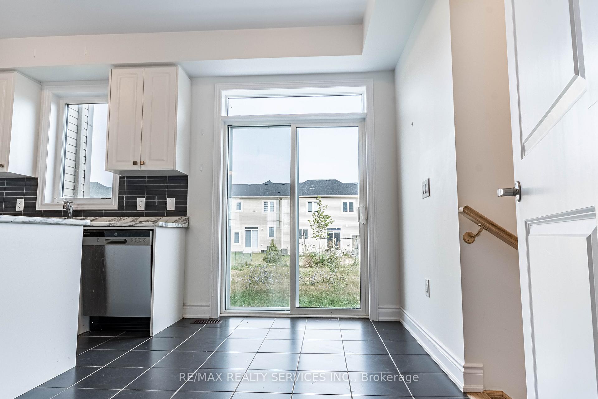 Photo 11 of 73 Central Square Boulevard, Wasaga Beach — HOMEH