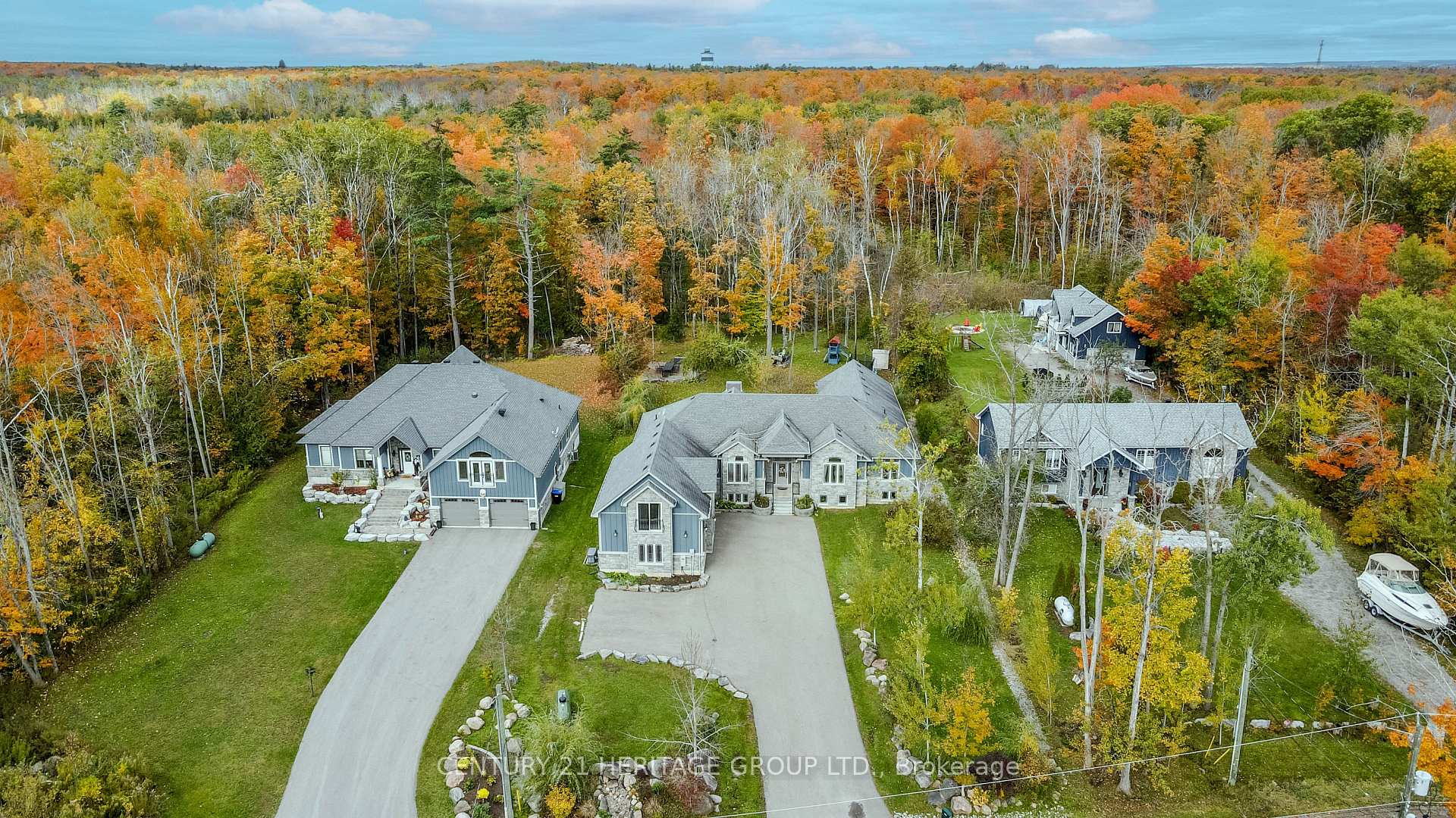 Photo 24 of 3500 Crescent Harbour Road, Innisfil, Rural Innisfil — HOMEH